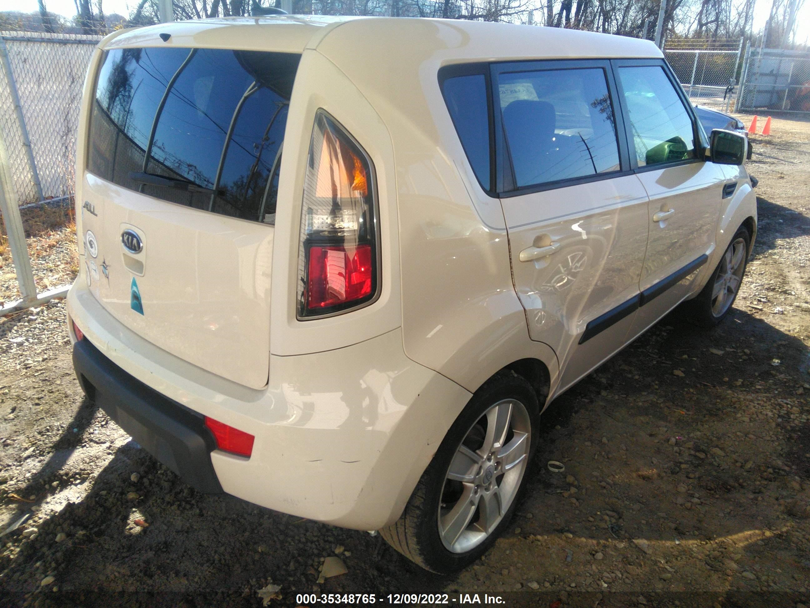 Photo 3 VIN: KNDJT2A27B7718064 - KIA SOUL 