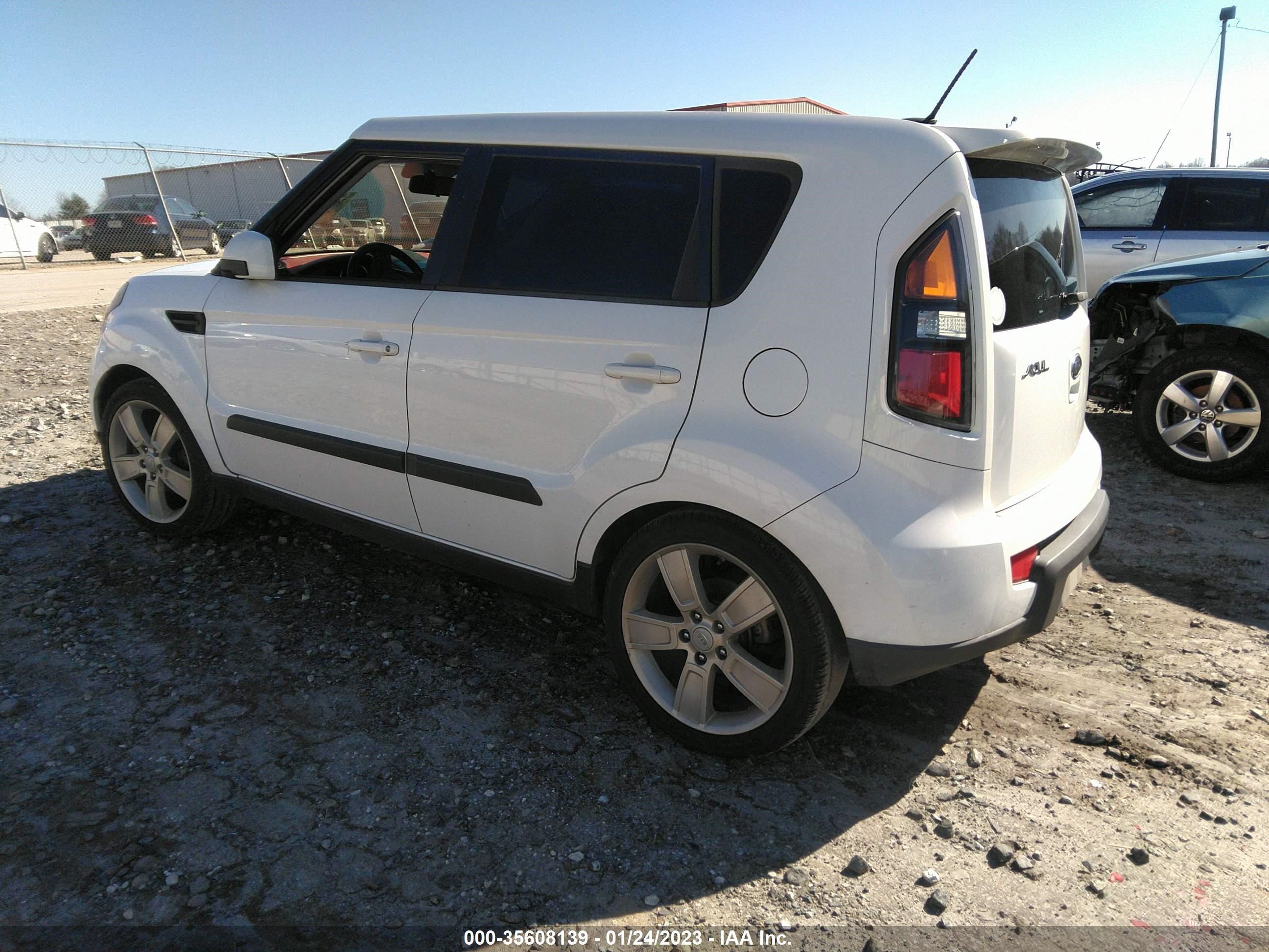 Photo 2 VIN: KNDJT2A27B7722597 - KIA SOUL 