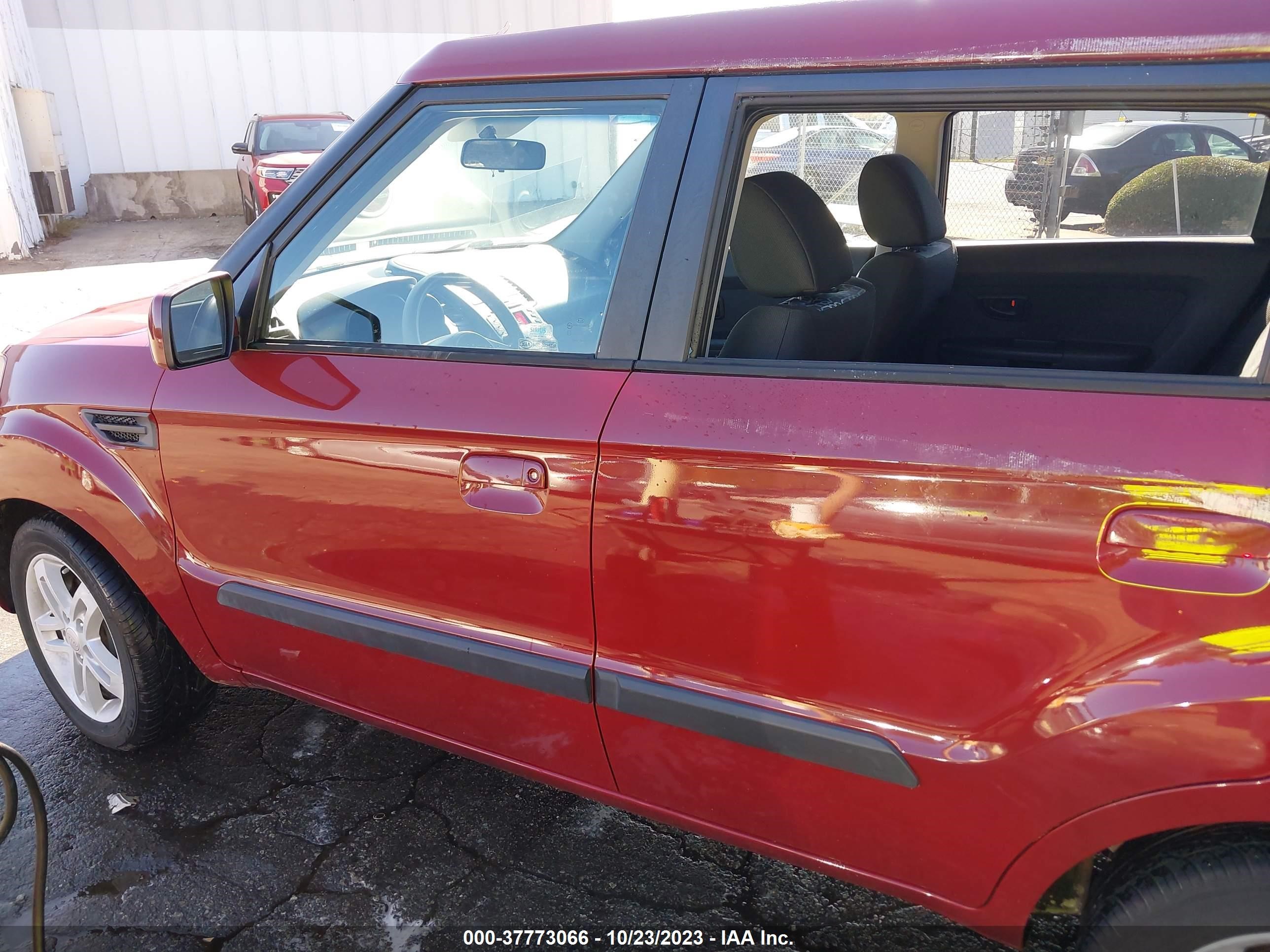 Photo 13 VIN: KNDJT2A28A7042027 - KIA SOUL 