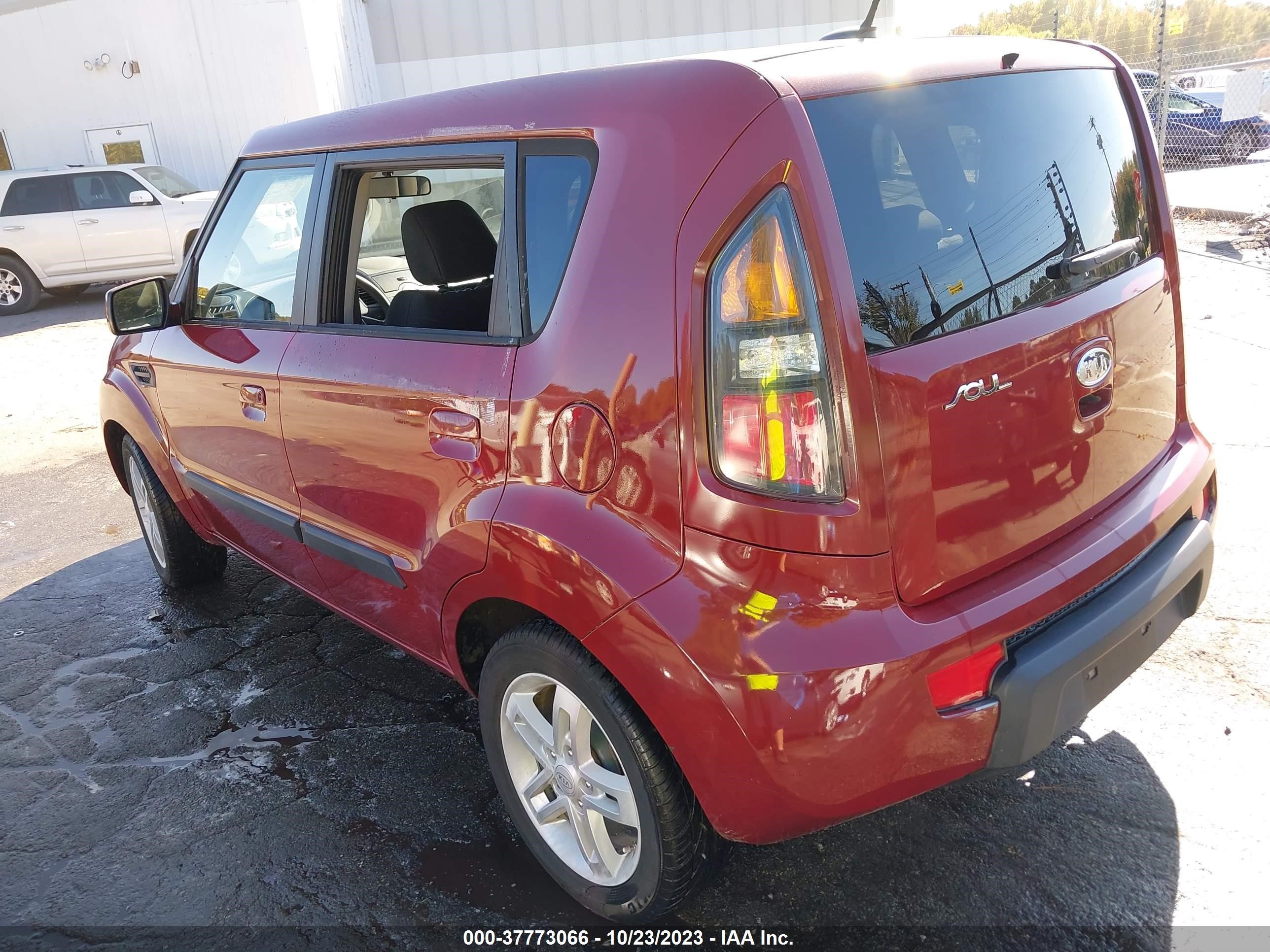 Photo 2 VIN: KNDJT2A28A7042027 - KIA SOUL 