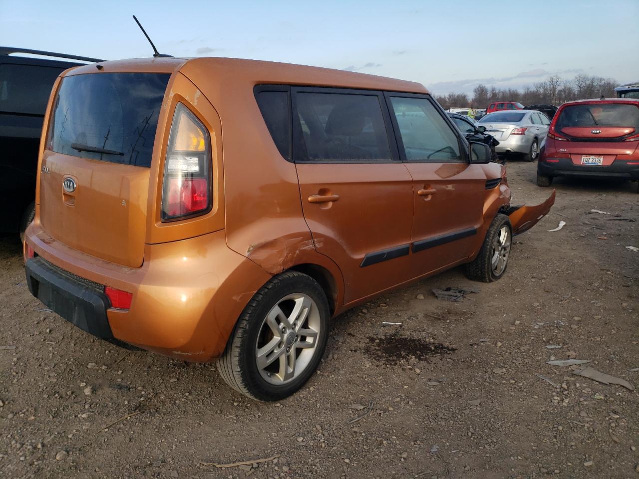 Photo 2 VIN: KNDJT2A28B7246229 - KIA SOUL 