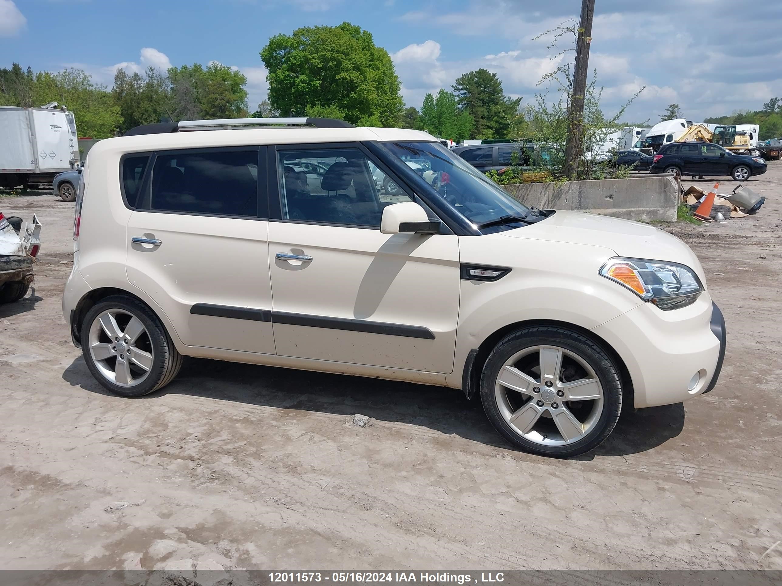 Photo 12 VIN: KNDJT2A28B7714153 - KIA SOUL 