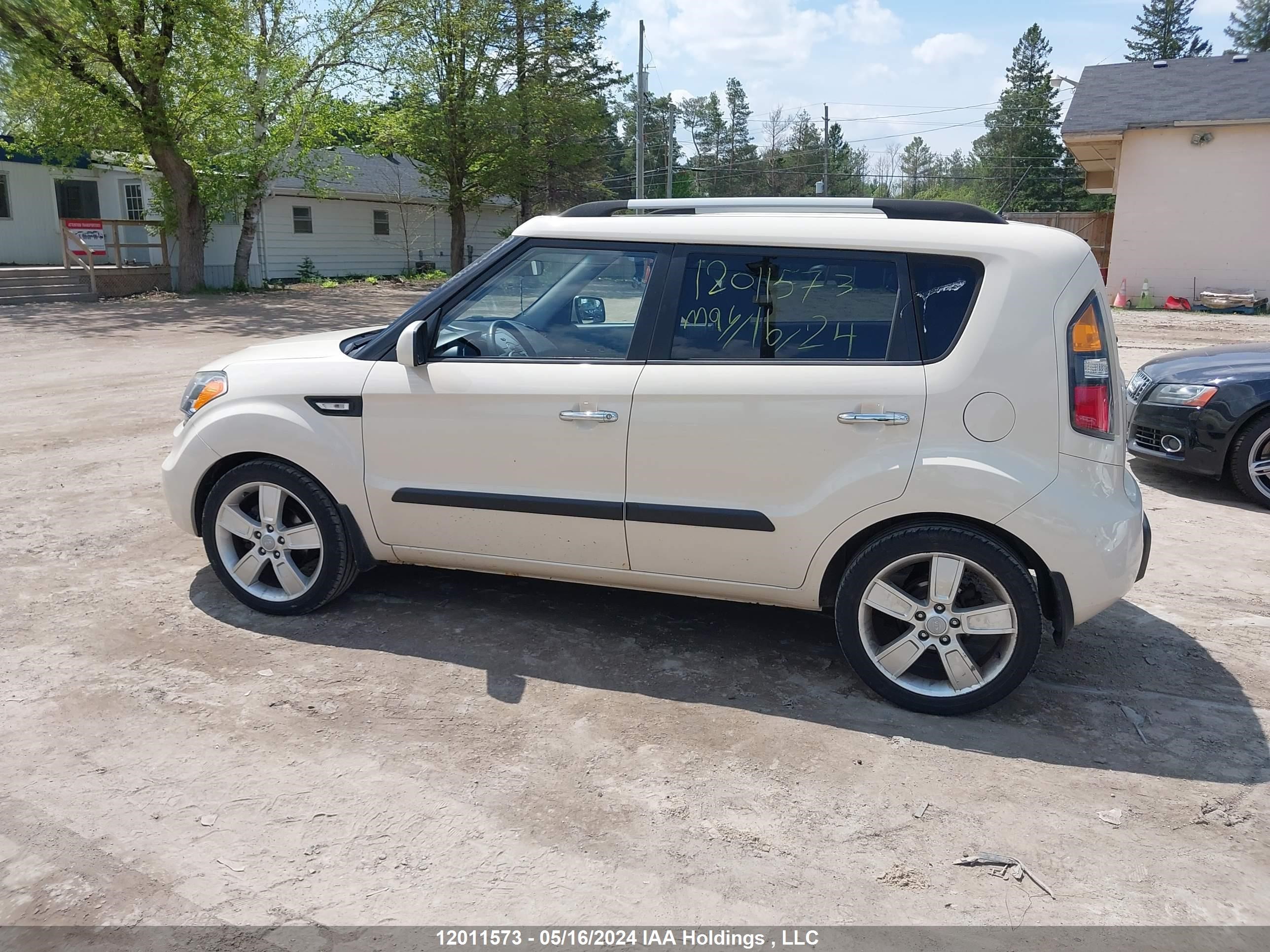 Photo 13 VIN: KNDJT2A28B7714153 - KIA SOUL 