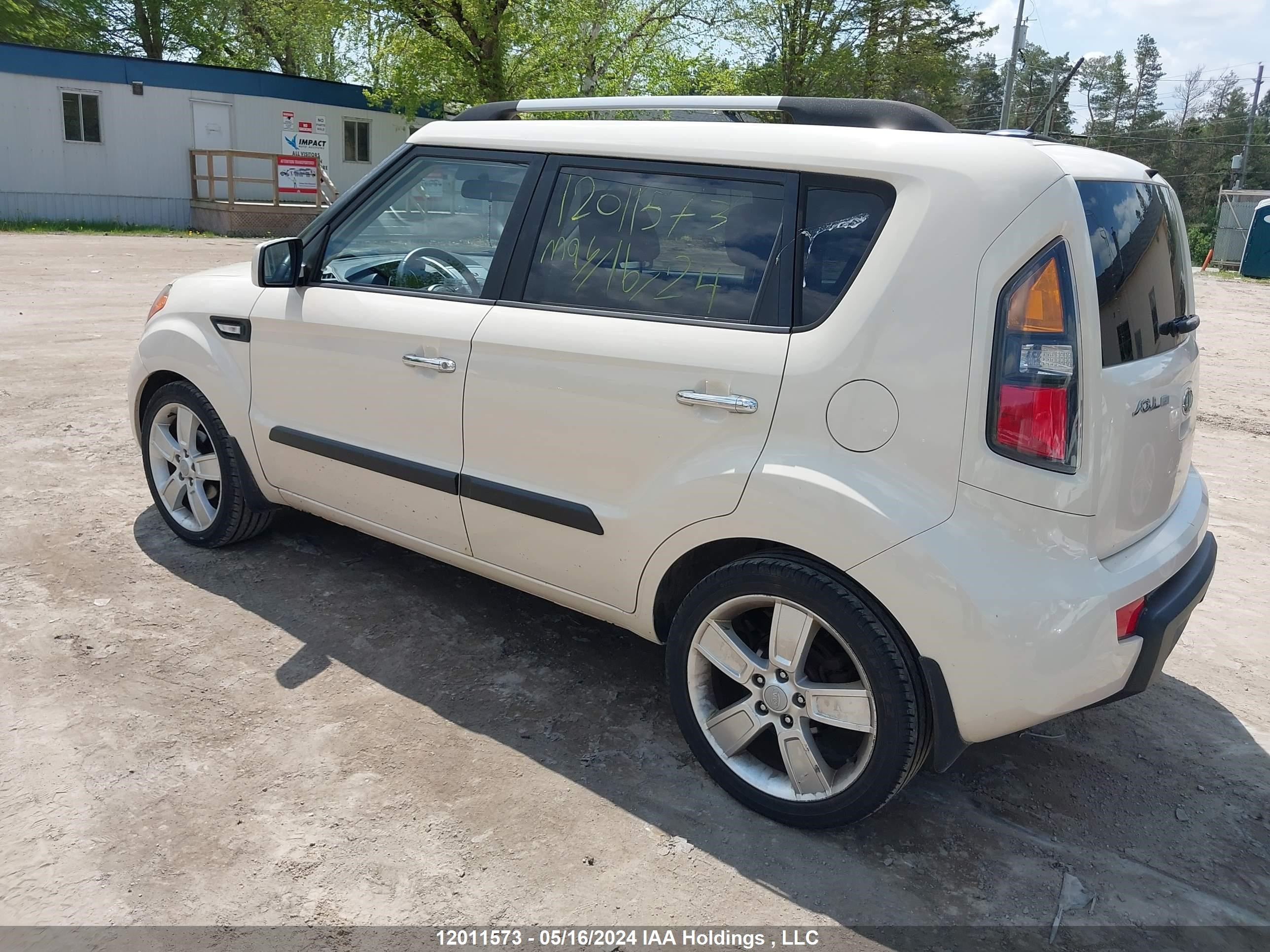 Photo 2 VIN: KNDJT2A28B7714153 - KIA SOUL 