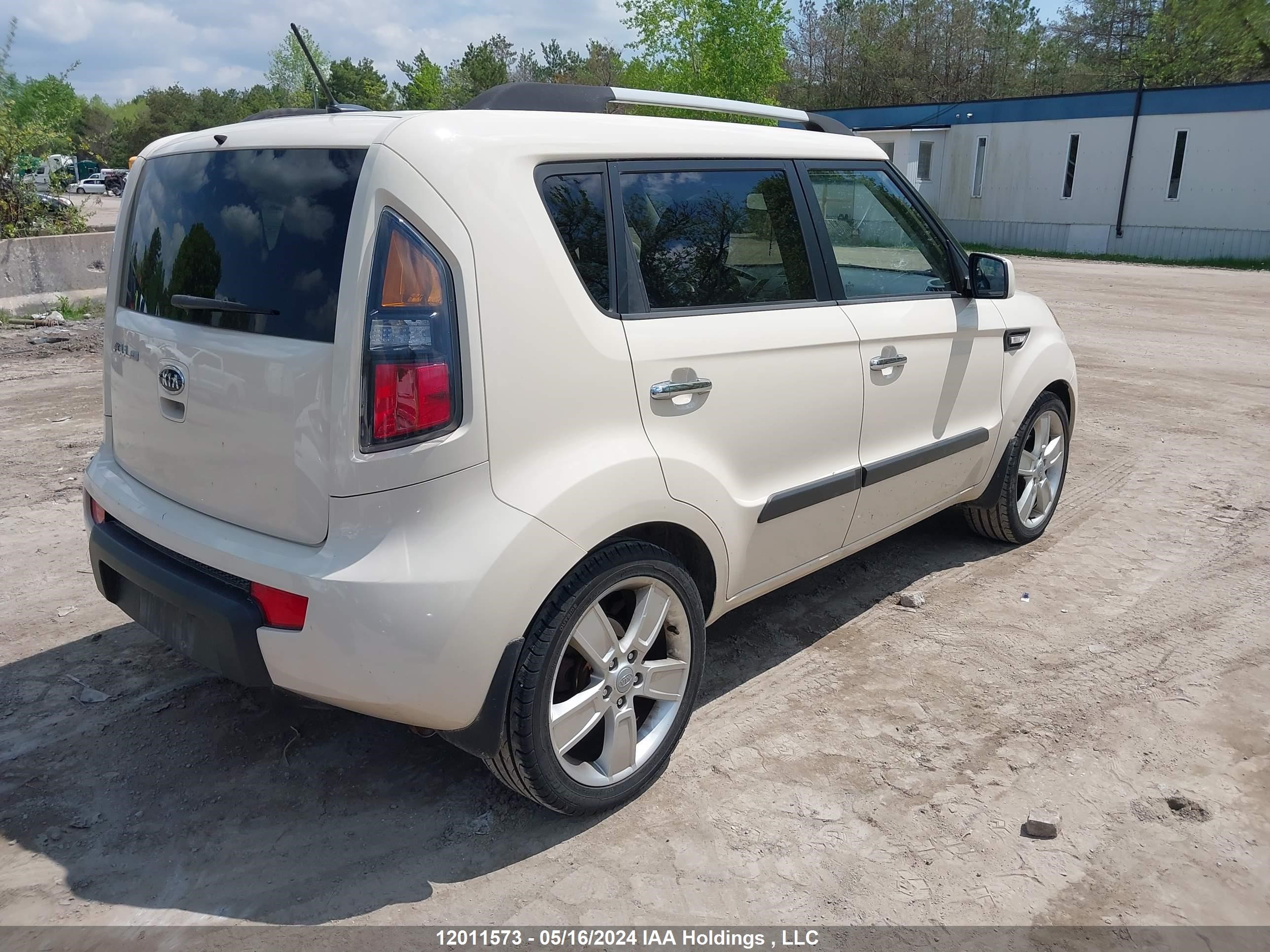 Photo 3 VIN: KNDJT2A28B7714153 - KIA SOUL 