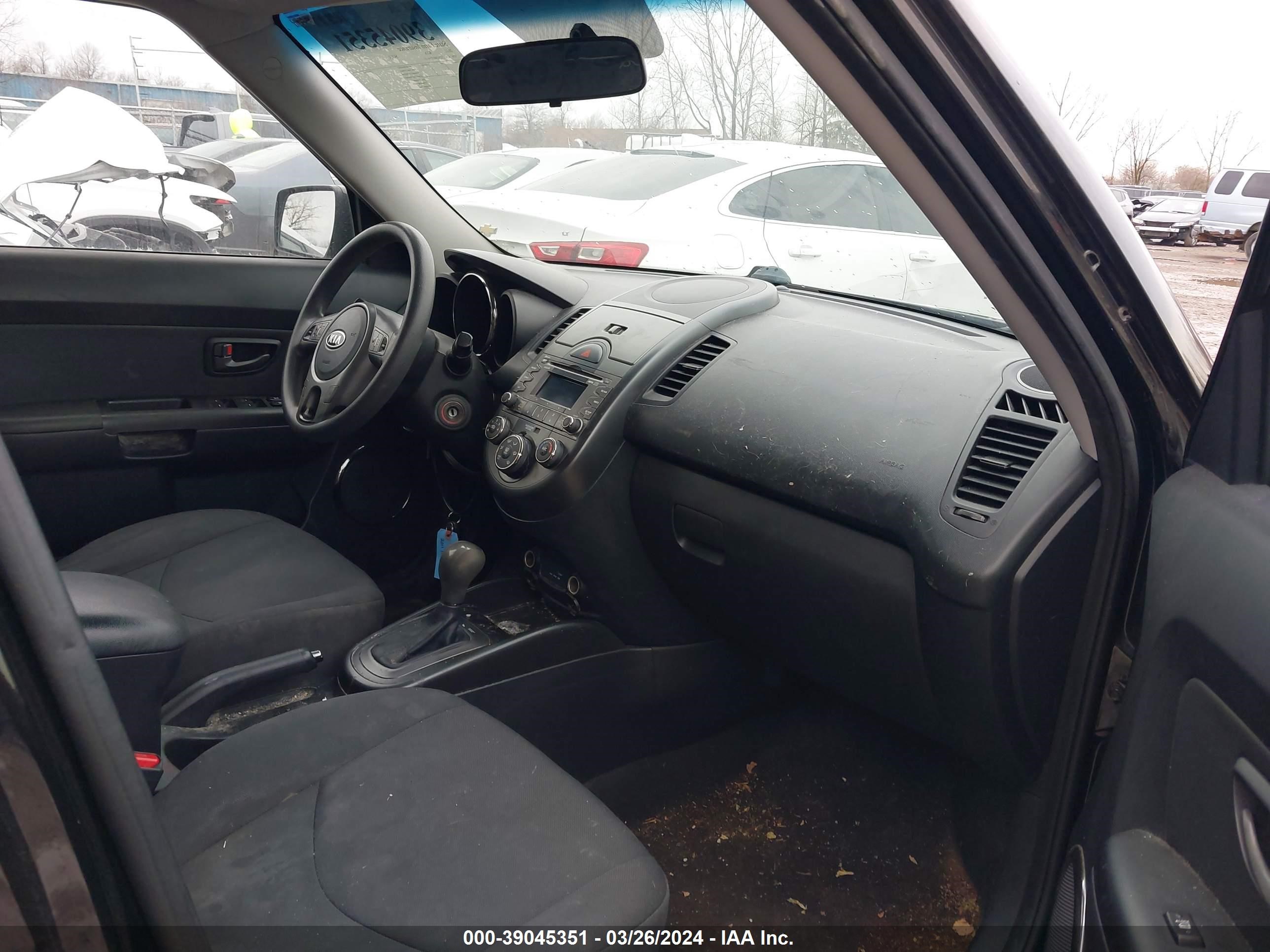 Photo 4 VIN: KNDJT2A28B7734449 - KIA SOUL 