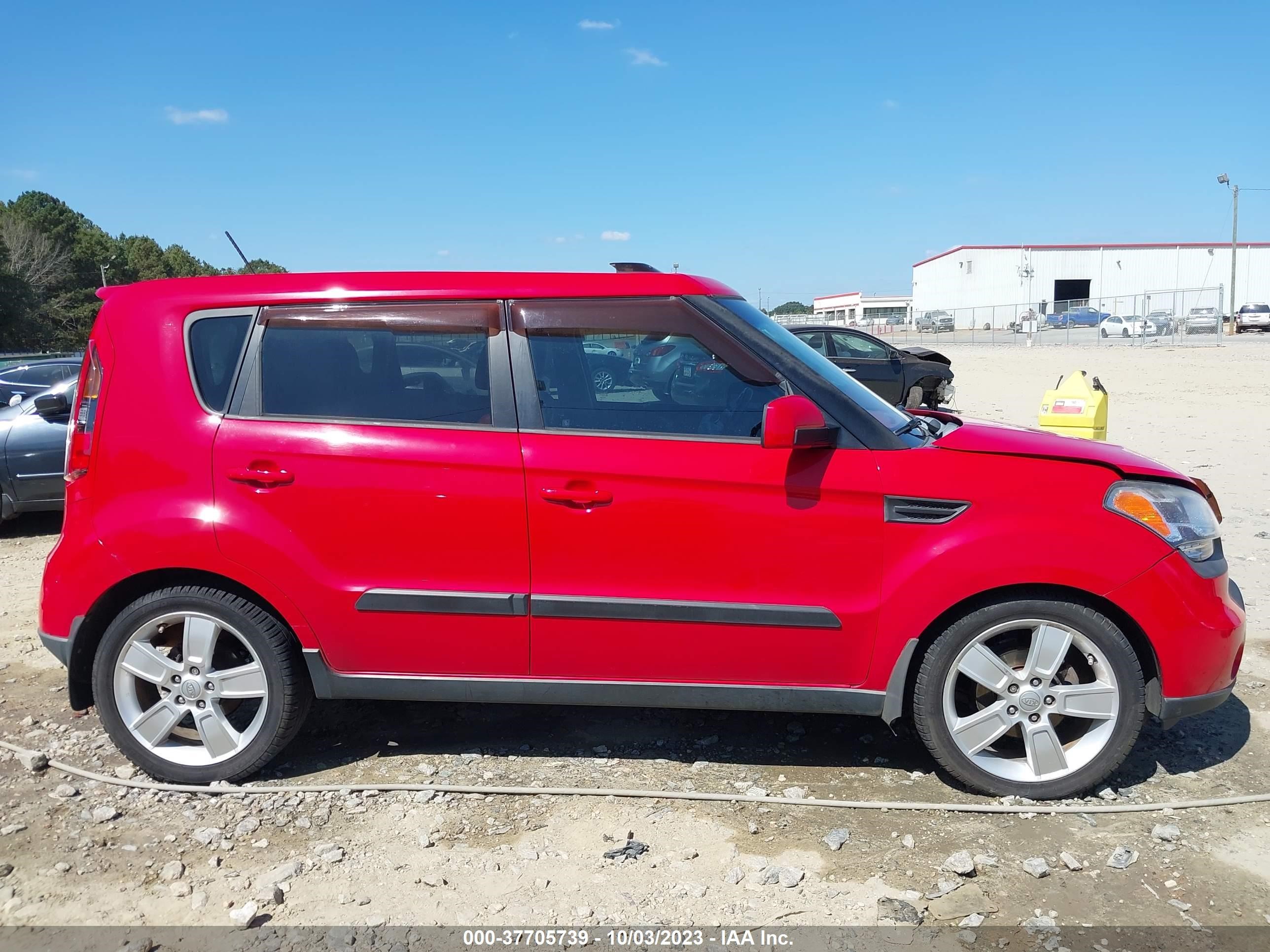 Photo 12 VIN: KNDJT2A29B7218486 - KIA SOUL 