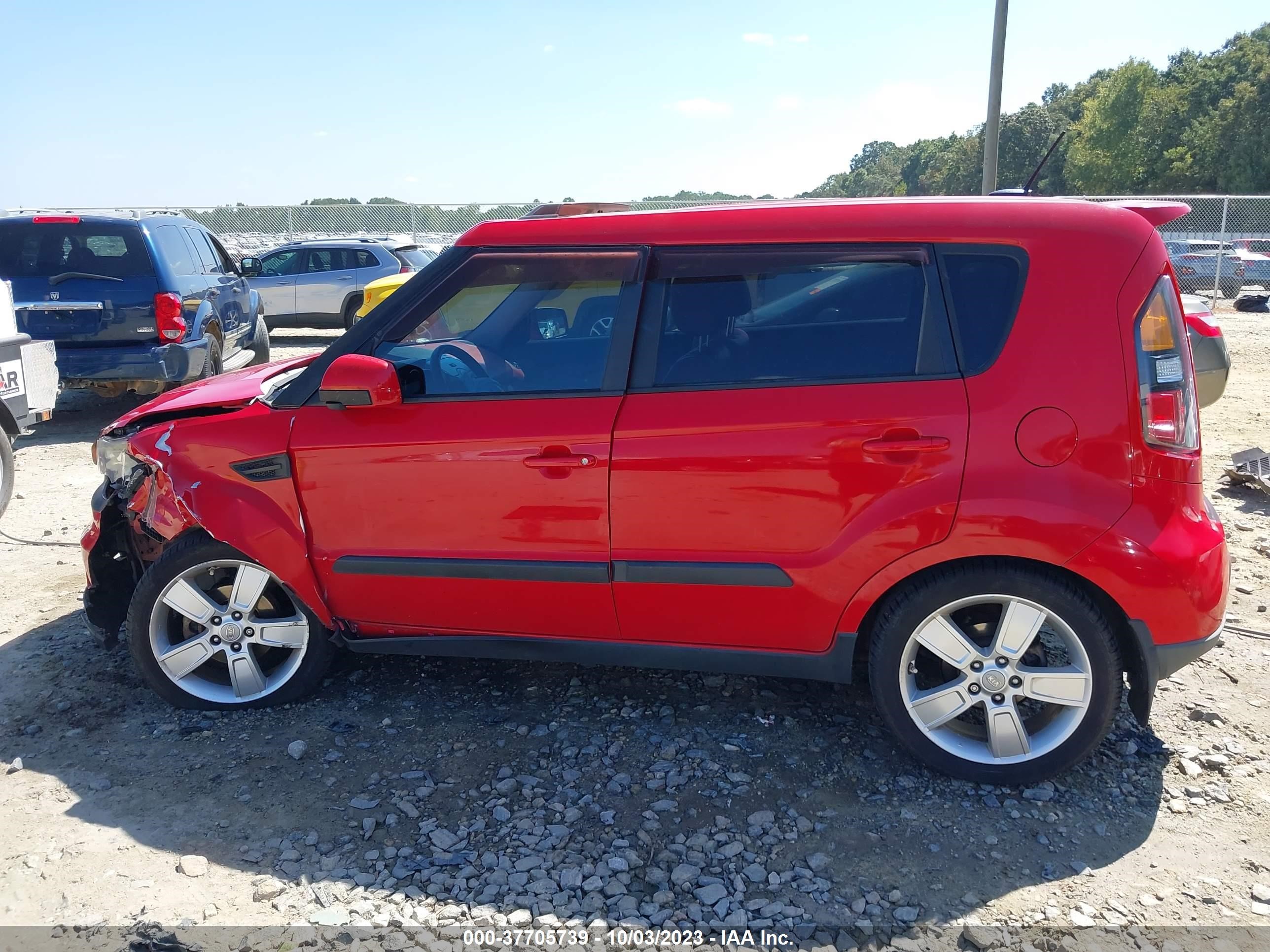 Photo 13 VIN: KNDJT2A29B7218486 - KIA SOUL 