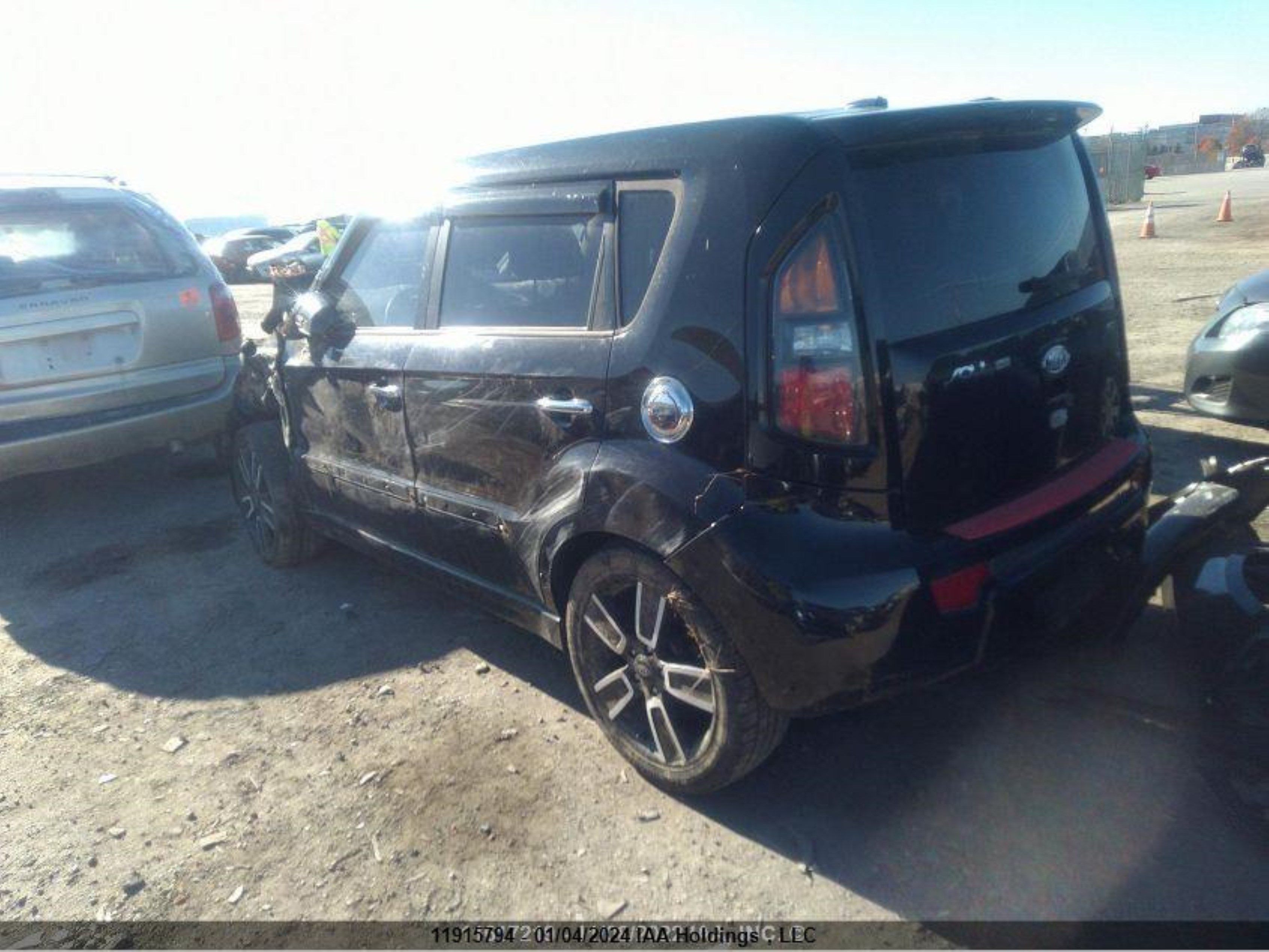 Photo 2 VIN: KNDJT2A29B7227429 - KIA SOUL 