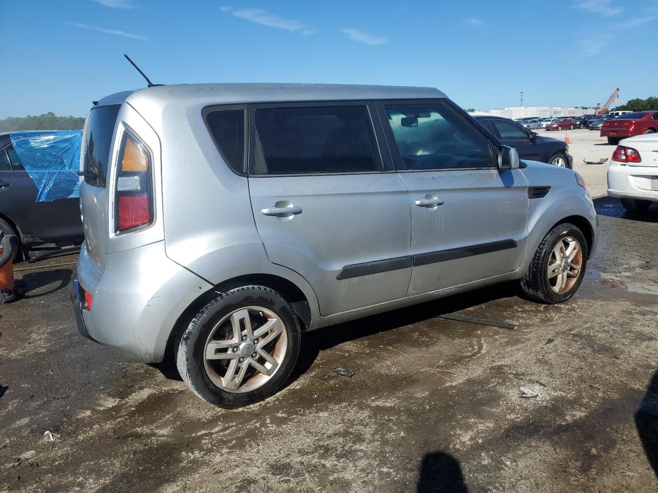 Photo 2 VIN: KNDJT2A29B7260625 - KIA SOUL 