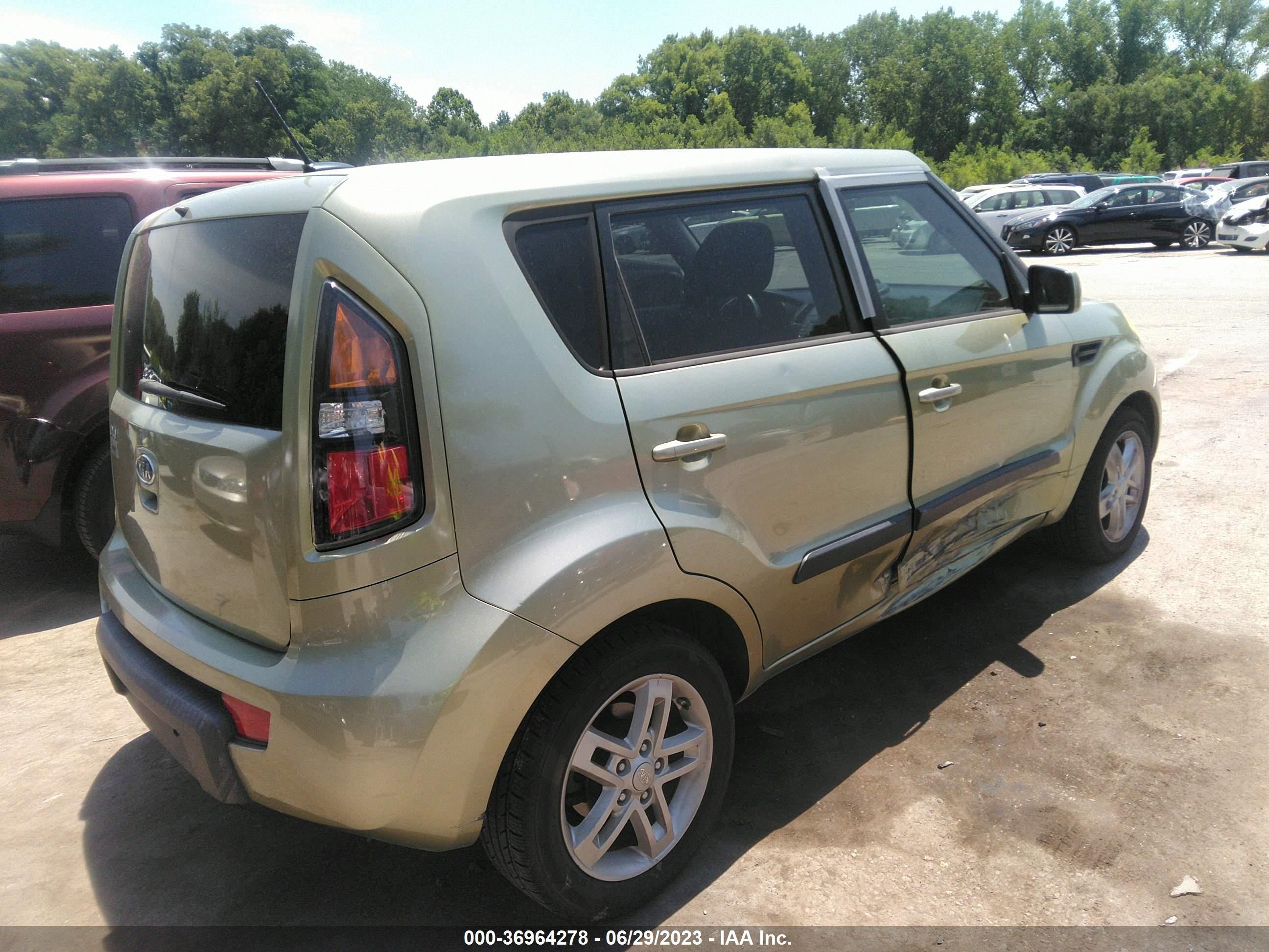 Photo 3 VIN: KNDJT2A29B7310889 - KIA SOUL 