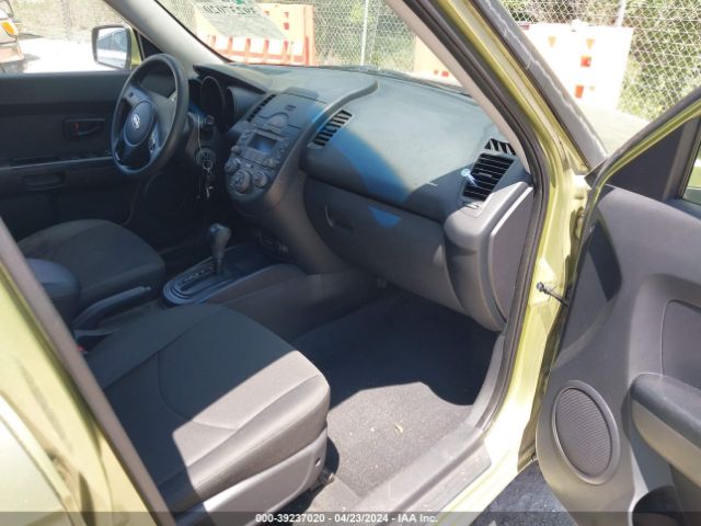 Photo 4 VIN: KNDJT2A2XA7053689 - KIA SOUL 