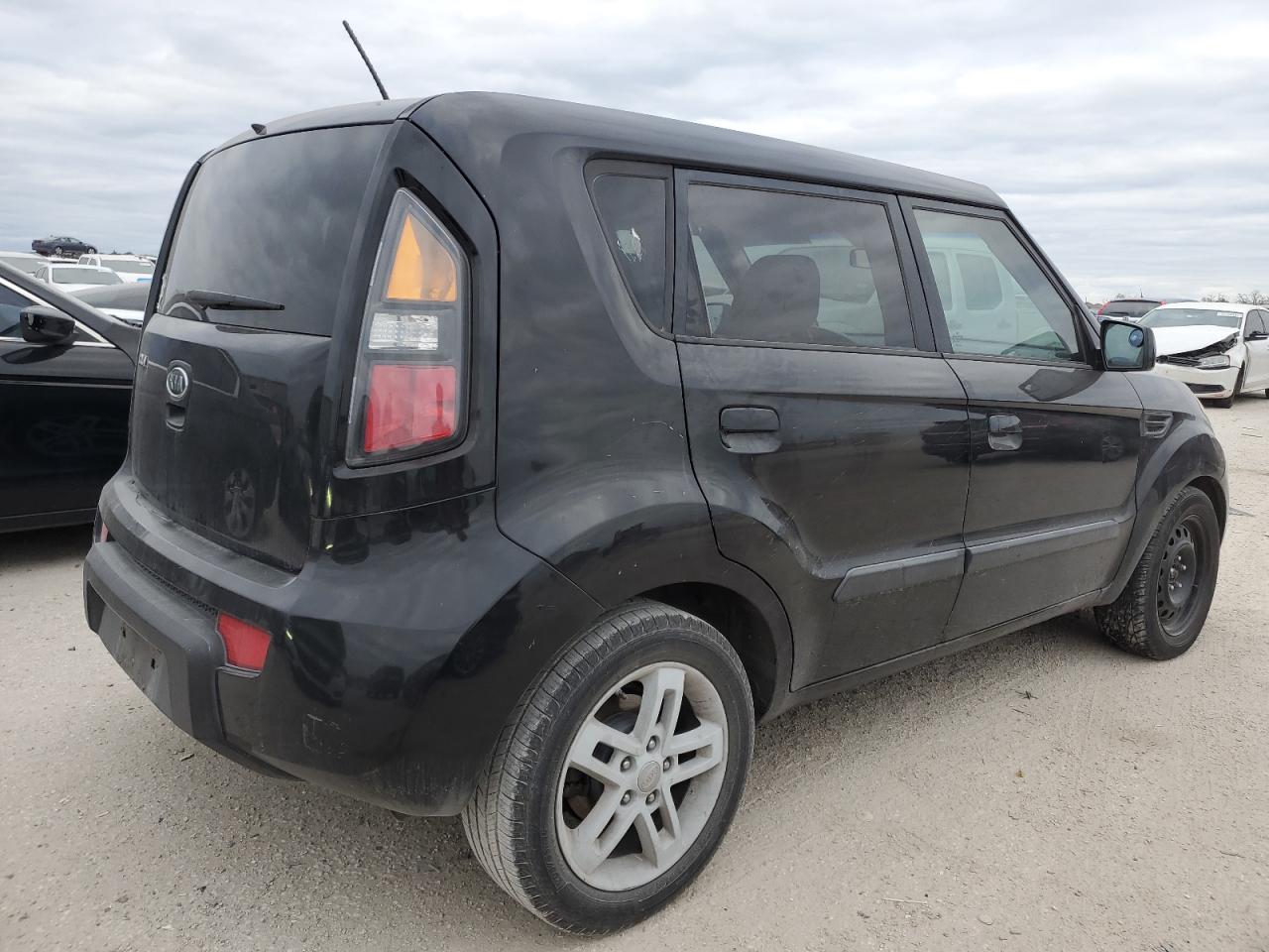 Photo 2 VIN: KNDJT2A2XA7182807 - KIA SOUL 