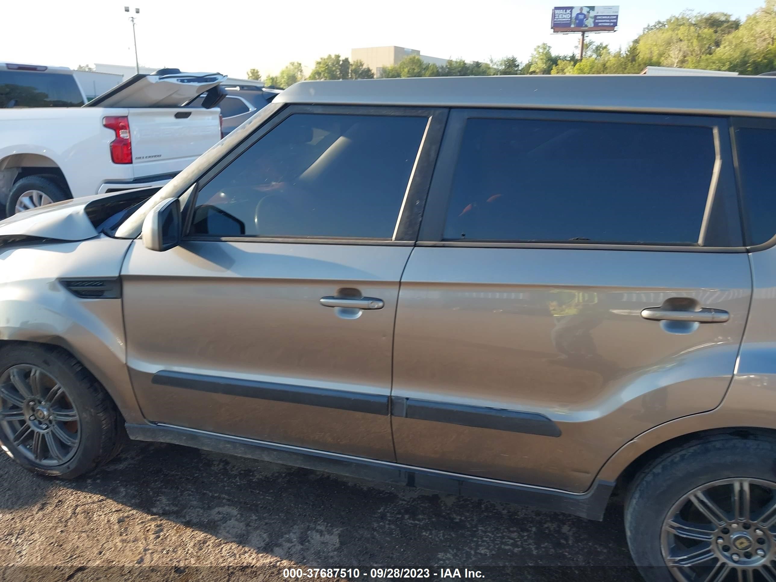 Photo 14 VIN: KNDJT2A2XB7227620 - KIA SOUL 