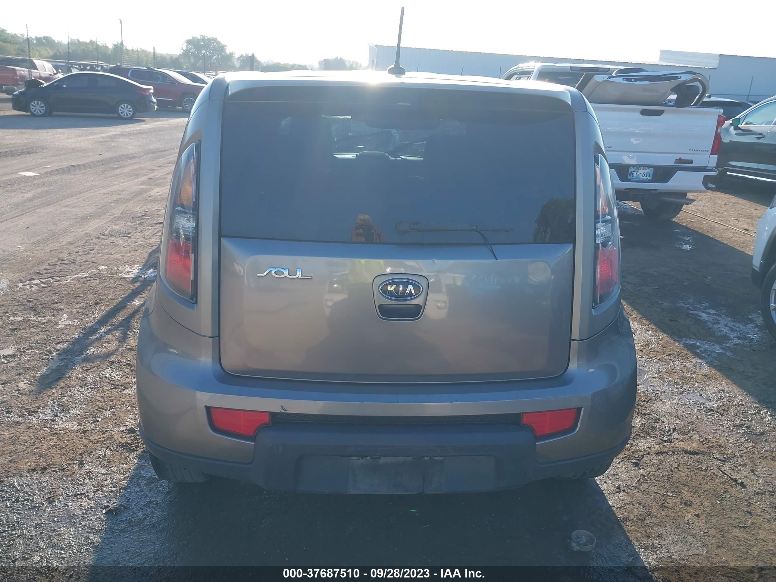 Photo 16 VIN: KNDJT2A2XB7227620 - KIA SOUL 