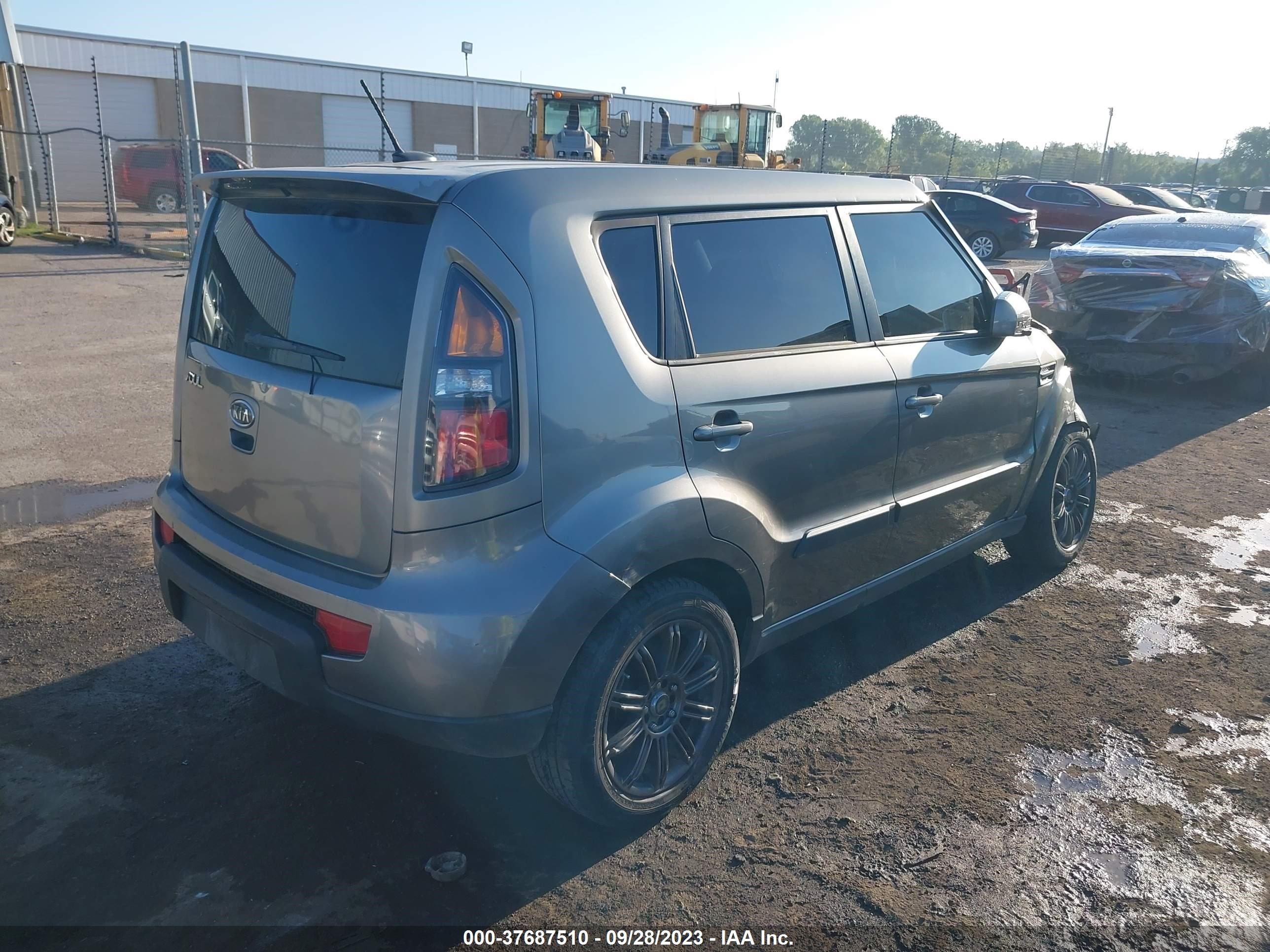 Photo 3 VIN: KNDJT2A2XB7227620 - KIA SOUL 