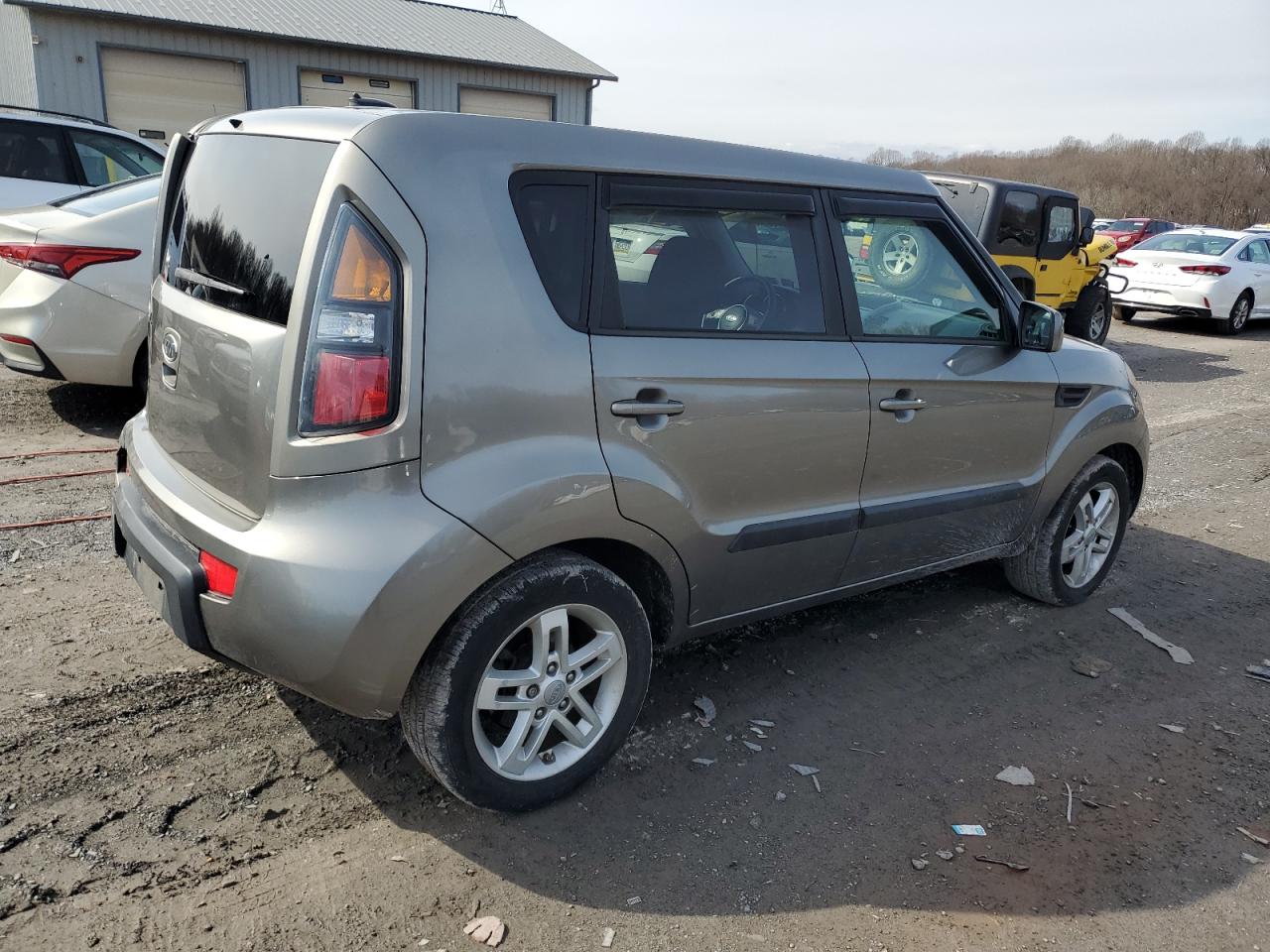 Photo 2 VIN: KNDJT2A2XB7247222 - KIA SOUL 