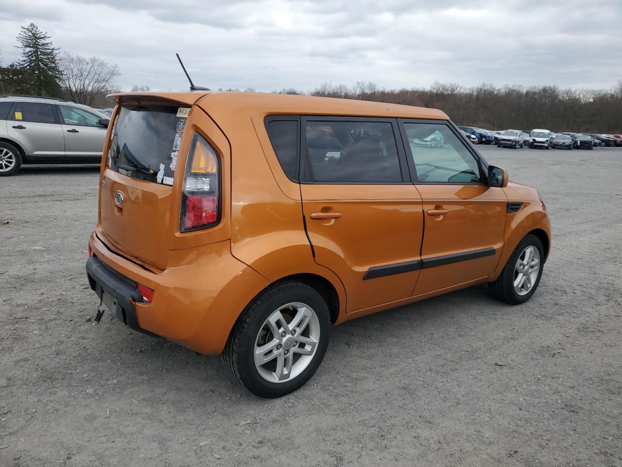 Photo 2 VIN: KNDJT2A2XB7301201 - KIA SOUL 