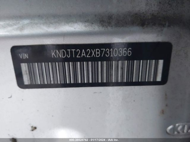 Photo 8 VIN: KNDJT2A2XB7310366 - KIA SOUL 