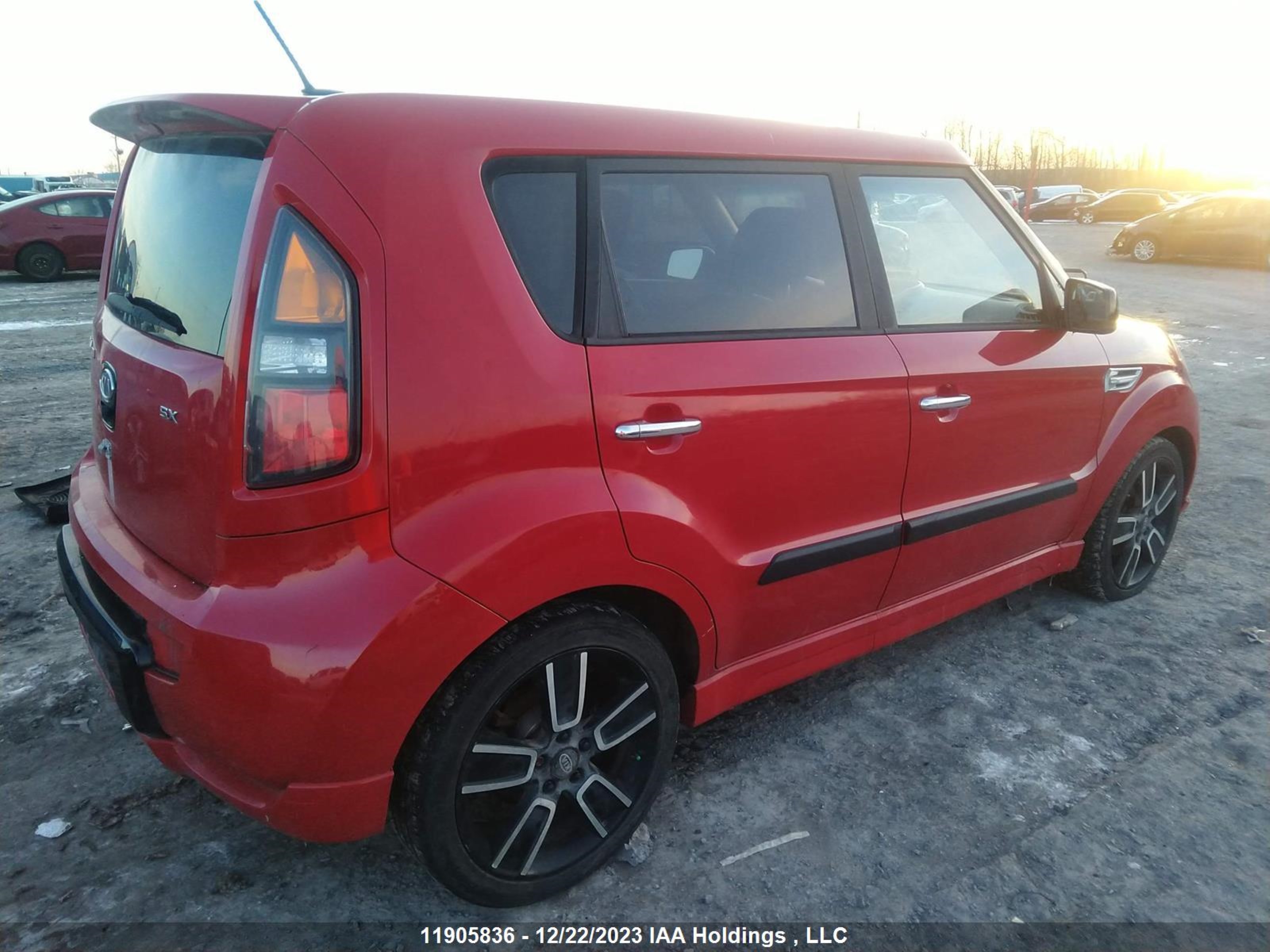 Photo 3 VIN: KNDJT2A2XB7325840 - KIA SOUL 