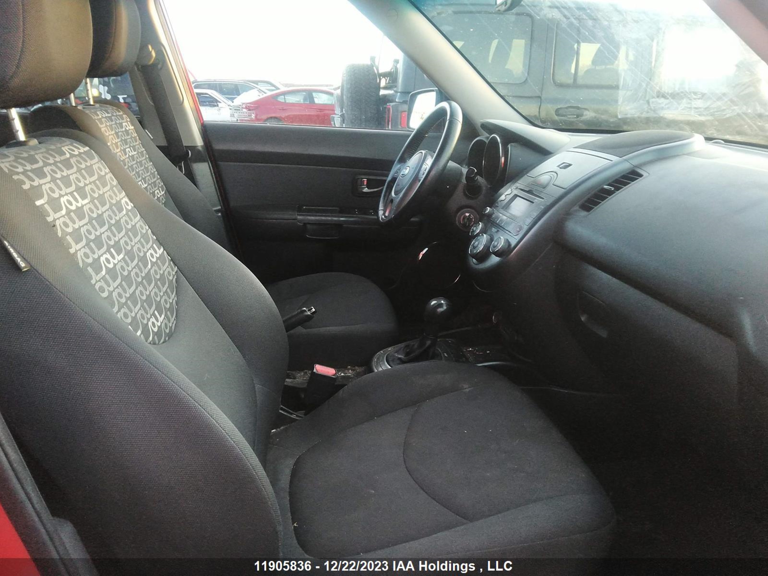 Photo 4 VIN: KNDJT2A2XB7325840 - KIA SOUL 