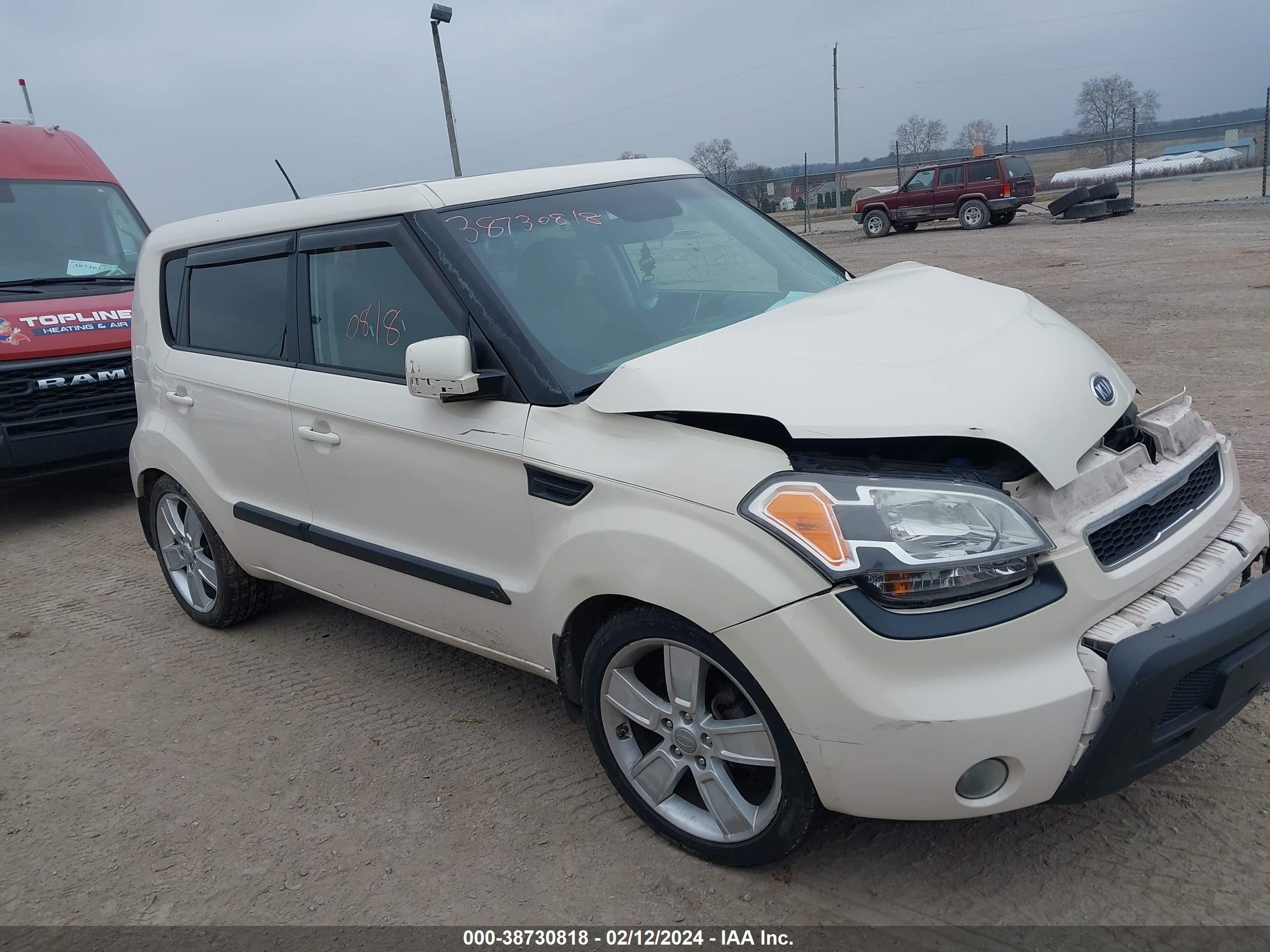 Photo 12 VIN: KNDJT2A2XB7718186 - KIA SOUL 