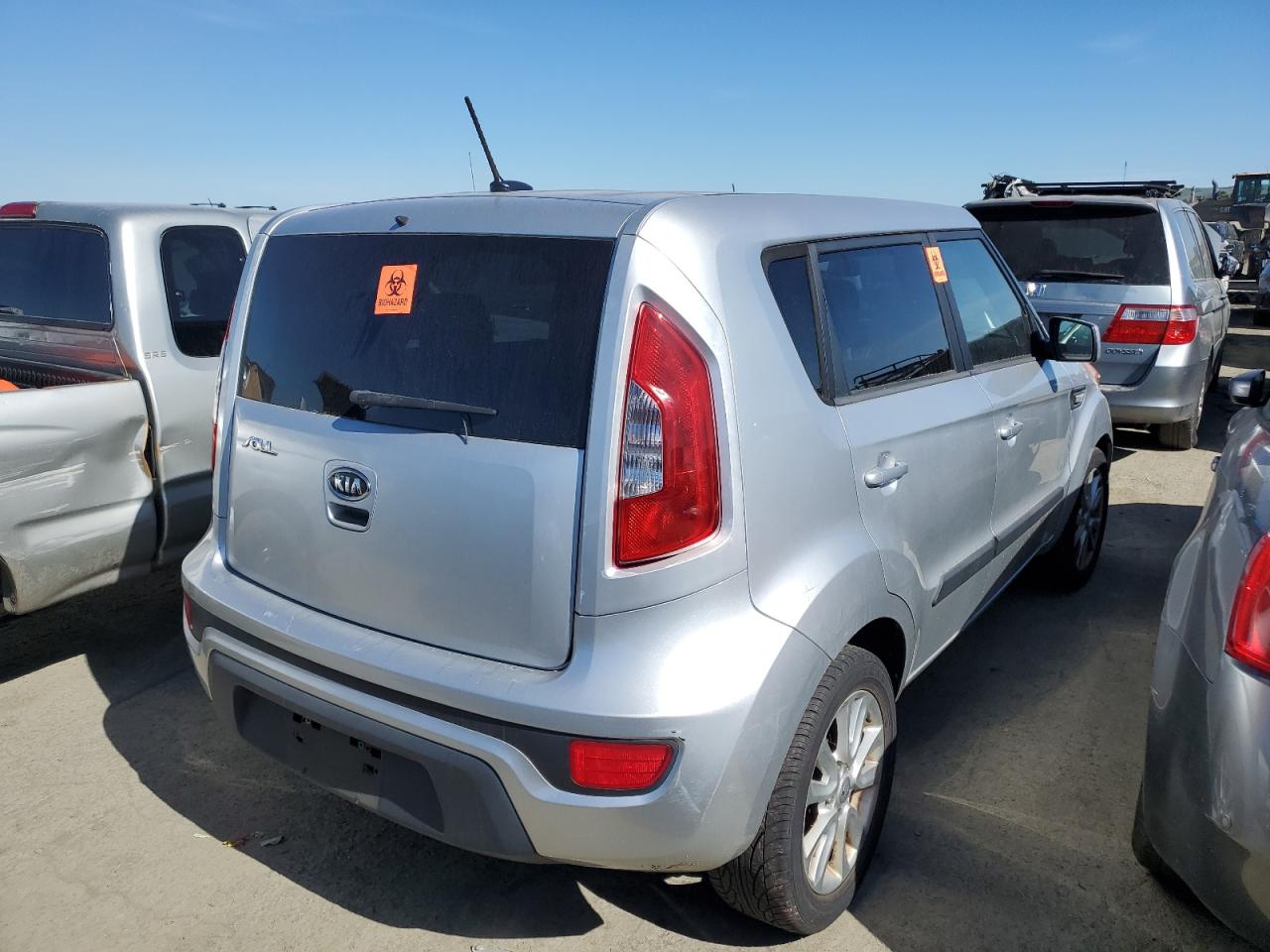 Photo 2 VIN: KNDJT2A50C7358616 - KIA SOUL 