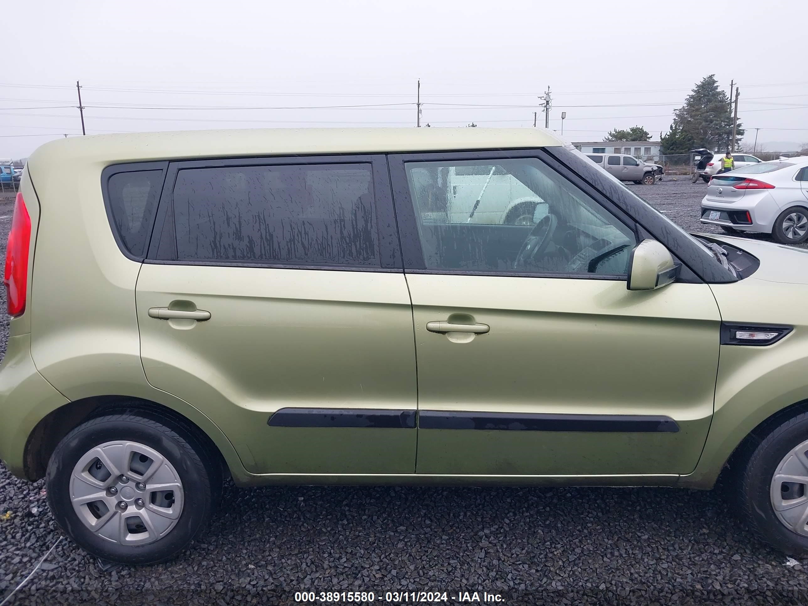 Photo 12 VIN: KNDJT2A50C7405272 - KIA SOUL 