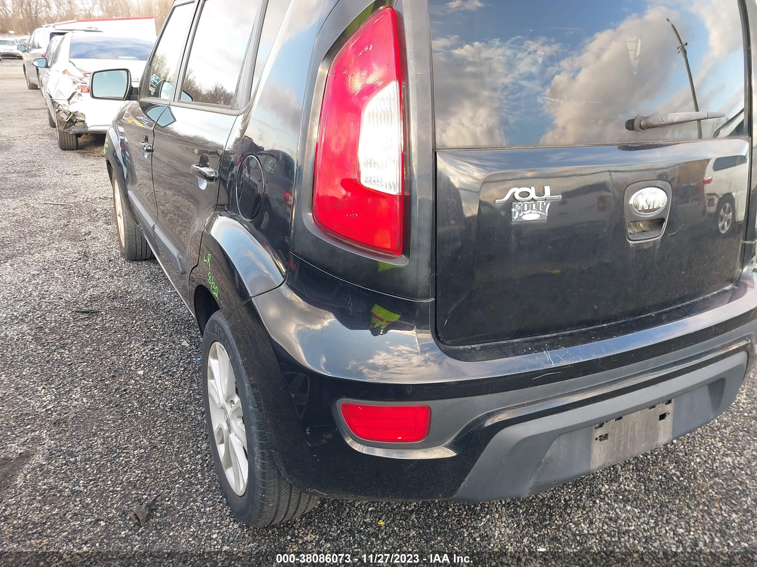 Photo 2 VIN: KNDJT2A51D7753261 - KIA SOUL 