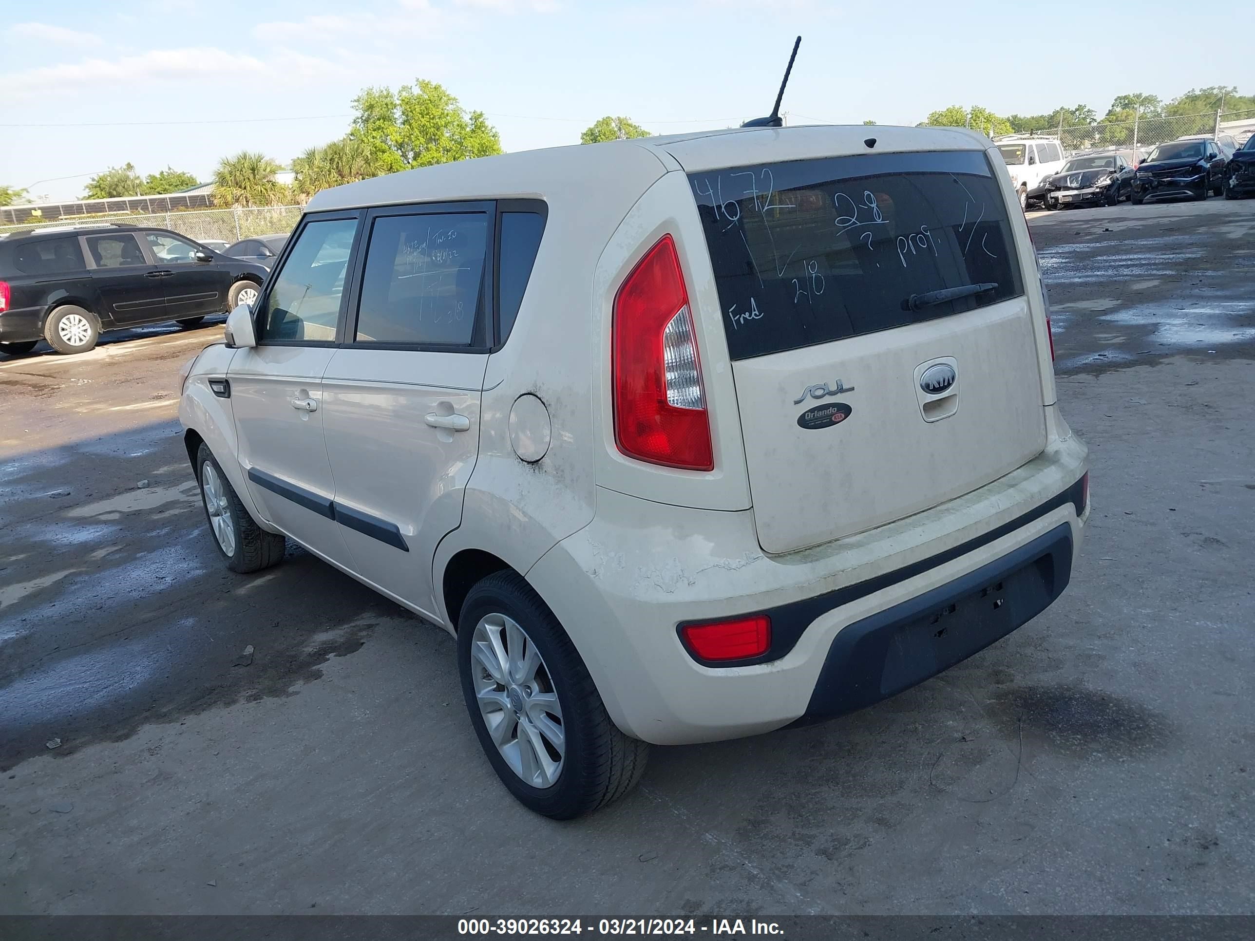 Photo 2 VIN: KNDJT2A51D7756967 - KIA SOUL 