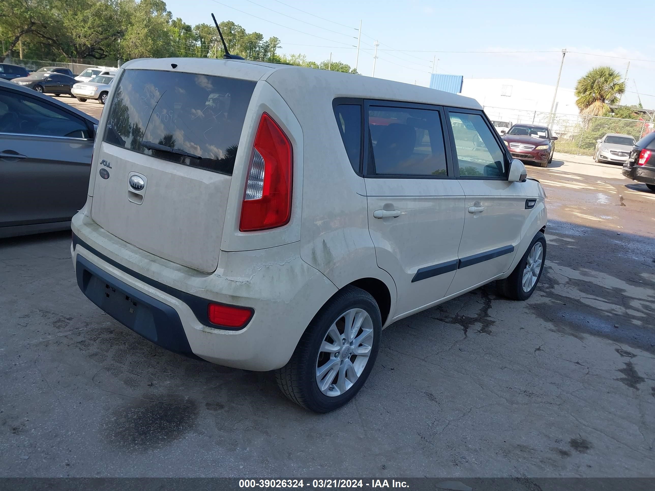 Photo 3 VIN: KNDJT2A51D7756967 - KIA SOUL 