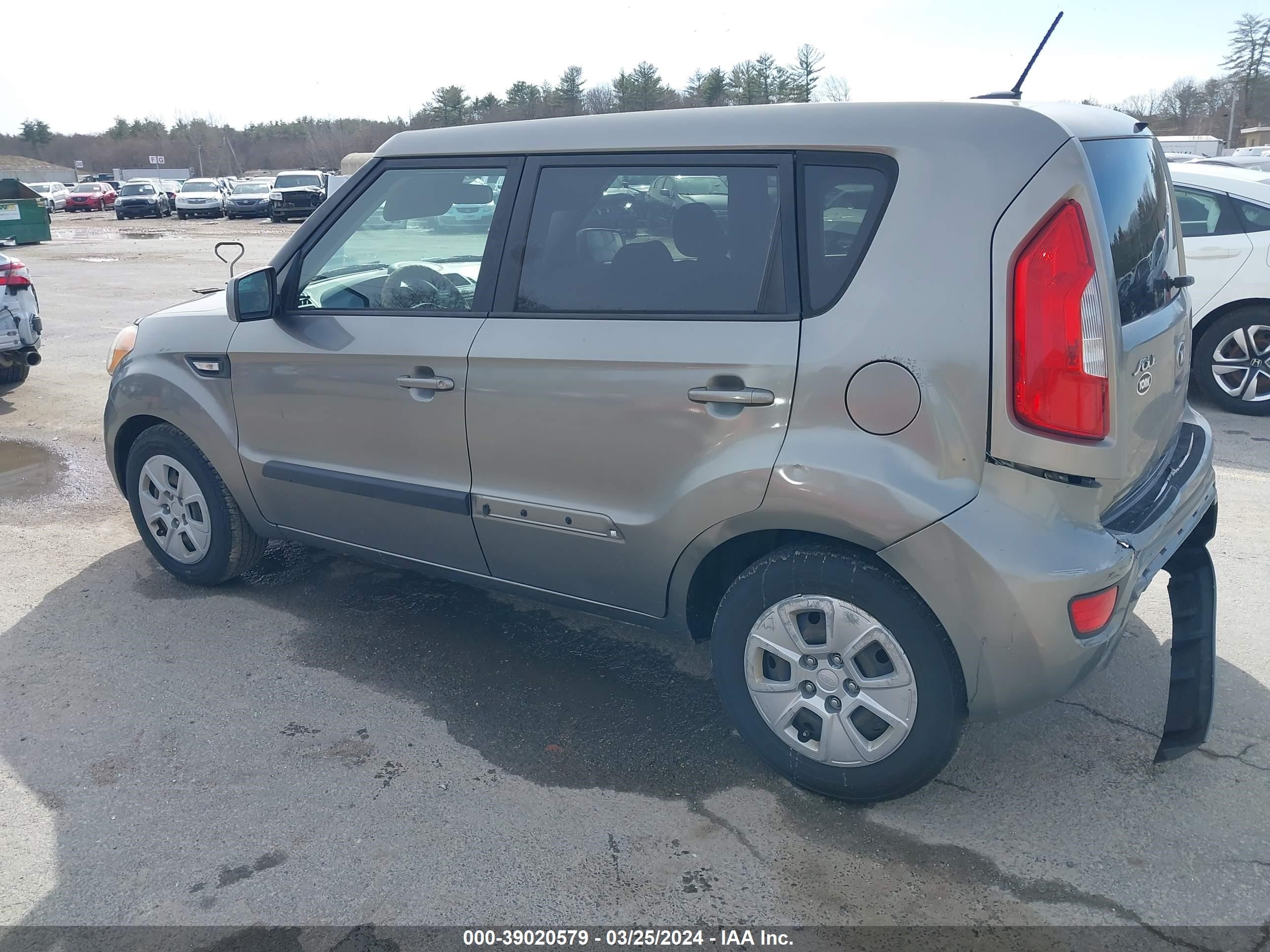 Photo 2 VIN: KNDJT2A53D7560013 - KIA SOUL 