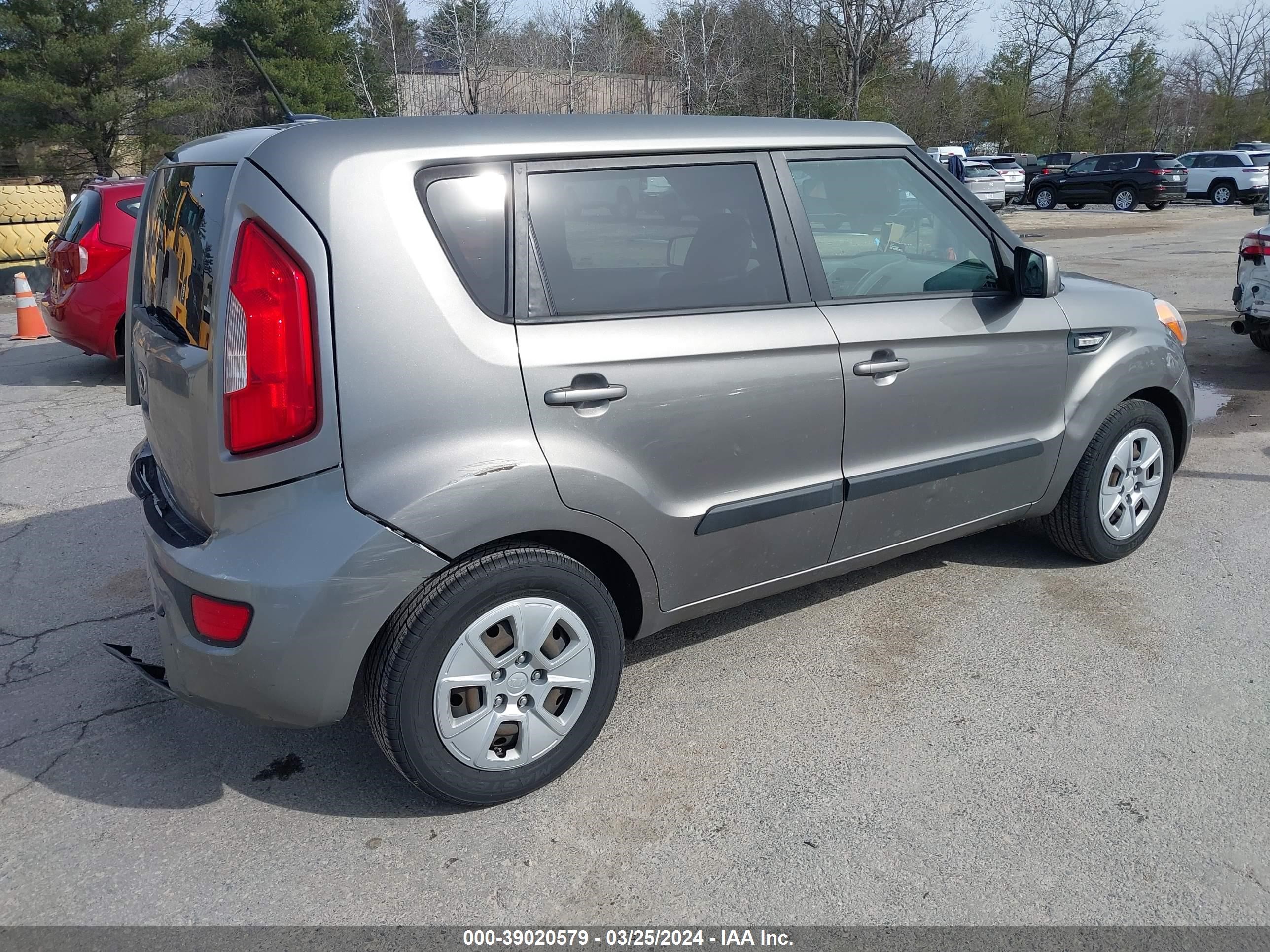 Photo 3 VIN: KNDJT2A53D7560013 - KIA SOUL 