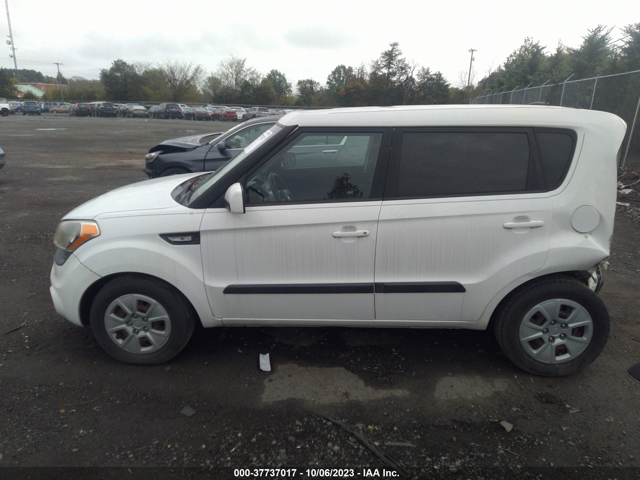 Photo 12 VIN: KNDJT2A54C7424293 - KIA SOUL 