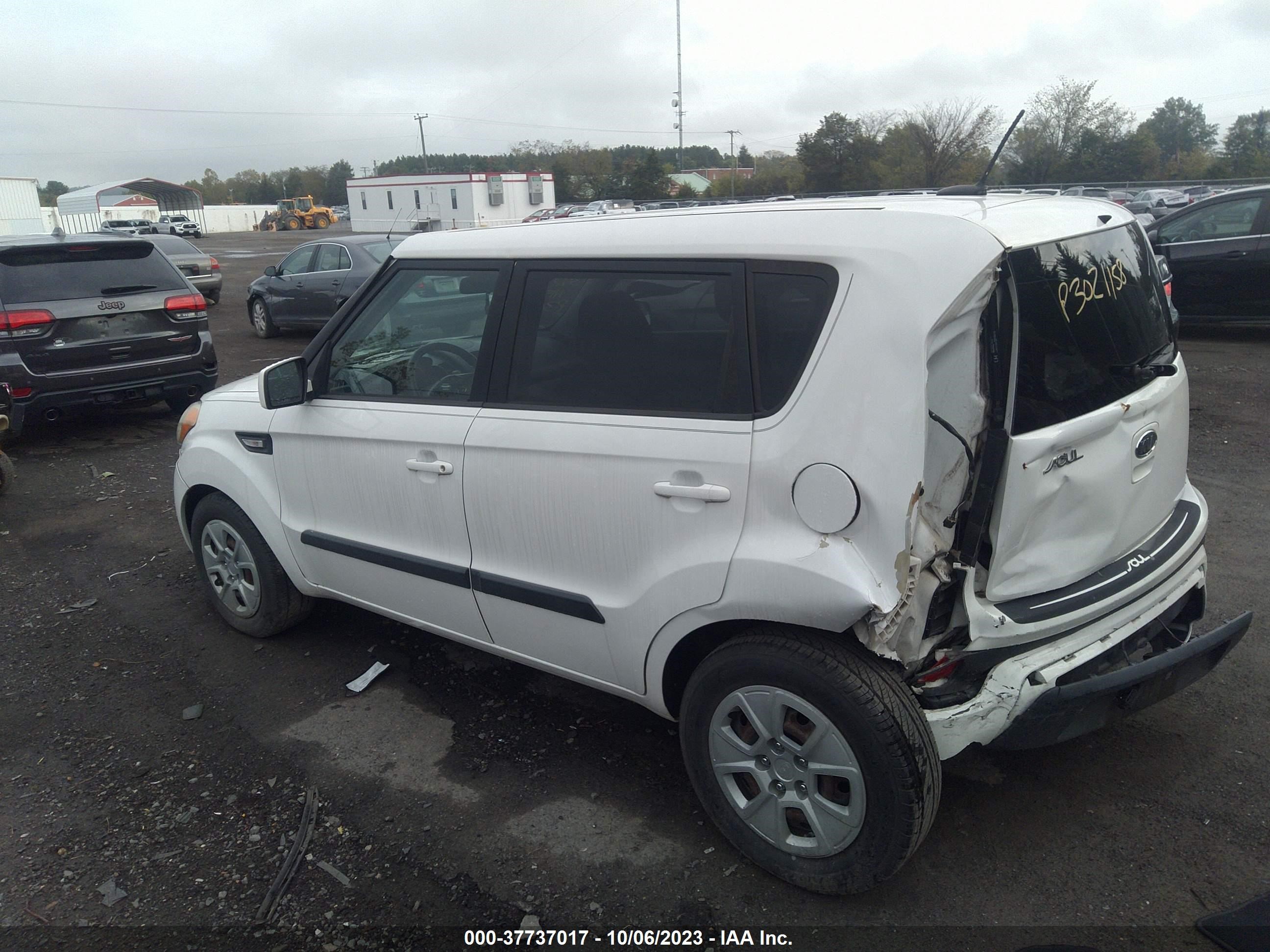 Photo 2 VIN: KNDJT2A54C7424293 - KIA SOUL 