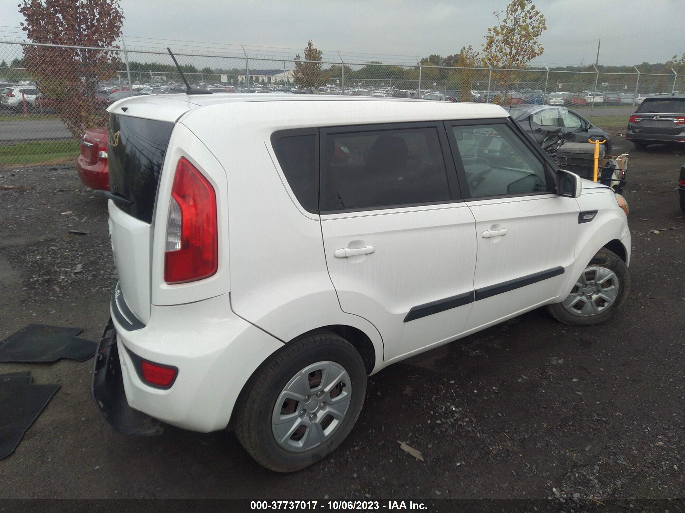 Photo 3 VIN: KNDJT2A54C7424293 - KIA SOUL 