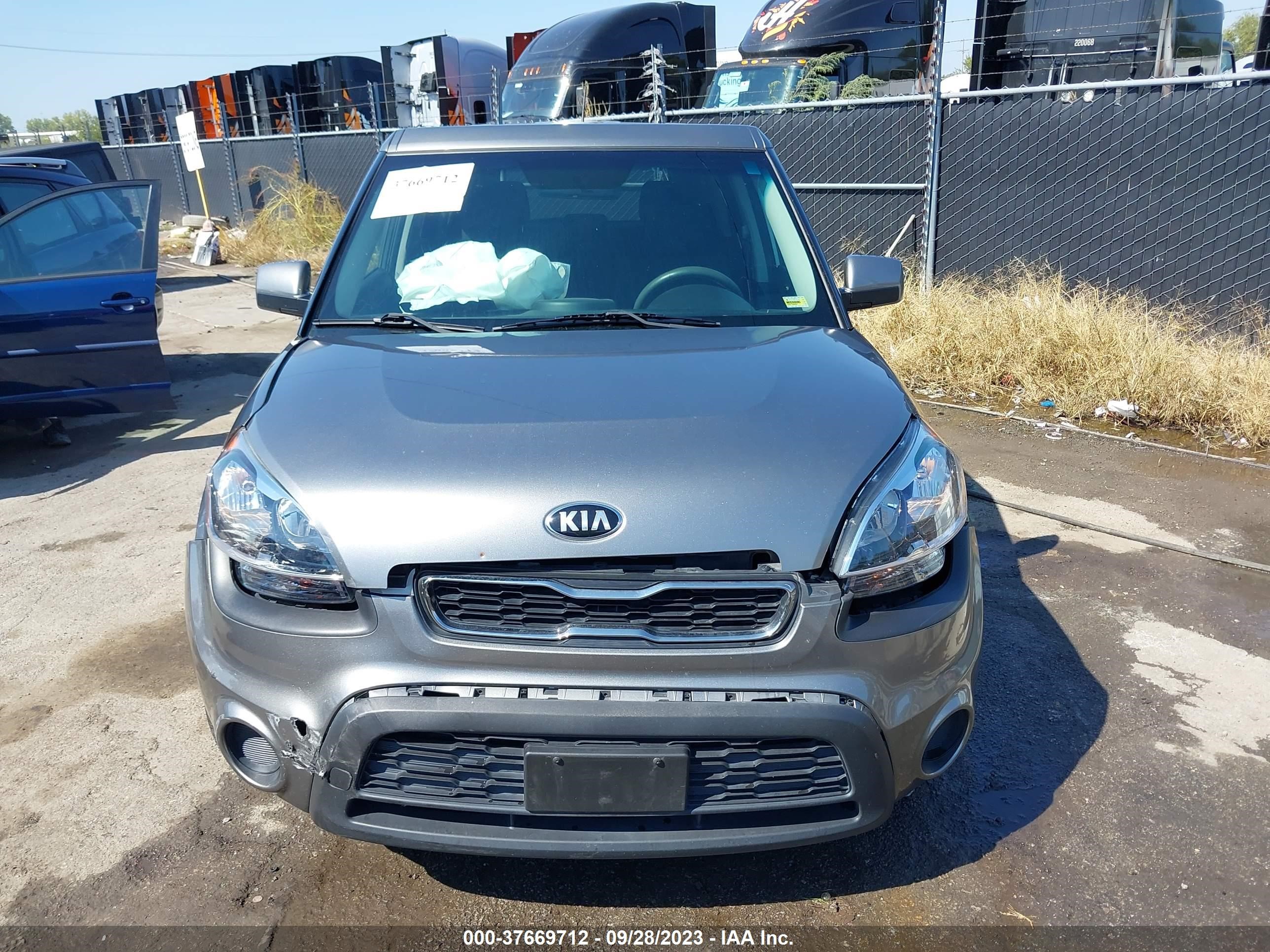 Photo 11 VIN: KNDJT2A54D7619750 - KIA SOUL 