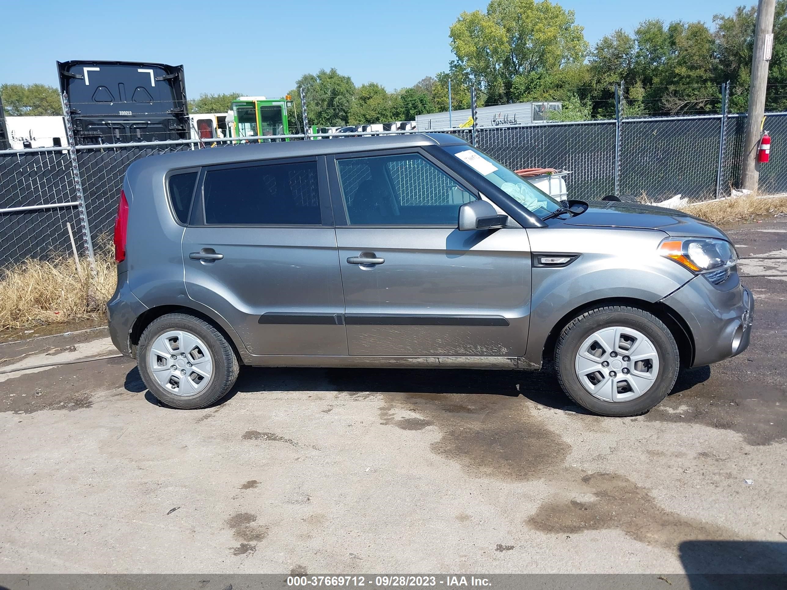 Photo 12 VIN: KNDJT2A54D7619750 - KIA SOUL 