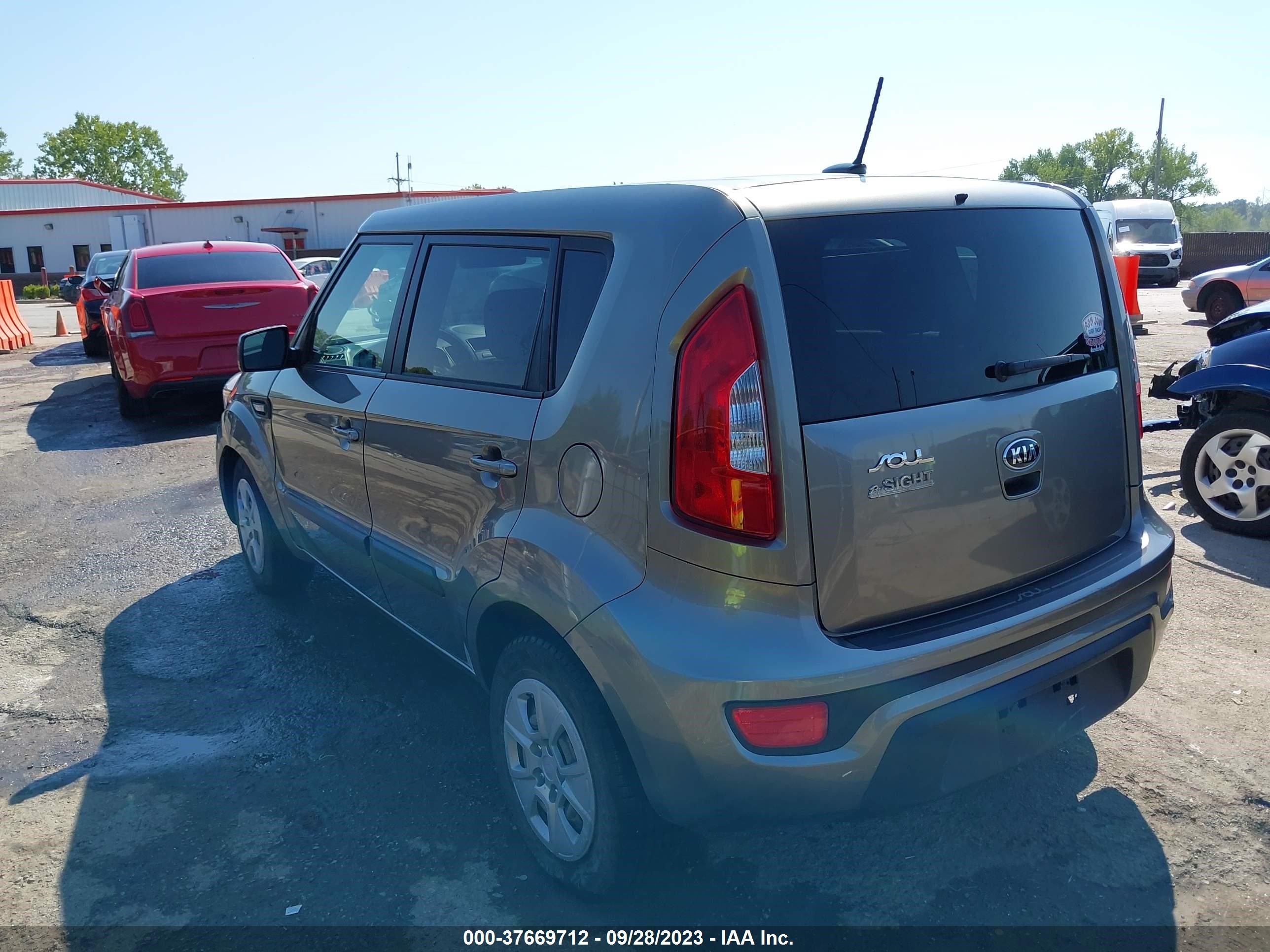 Photo 2 VIN: KNDJT2A54D7619750 - KIA SOUL 