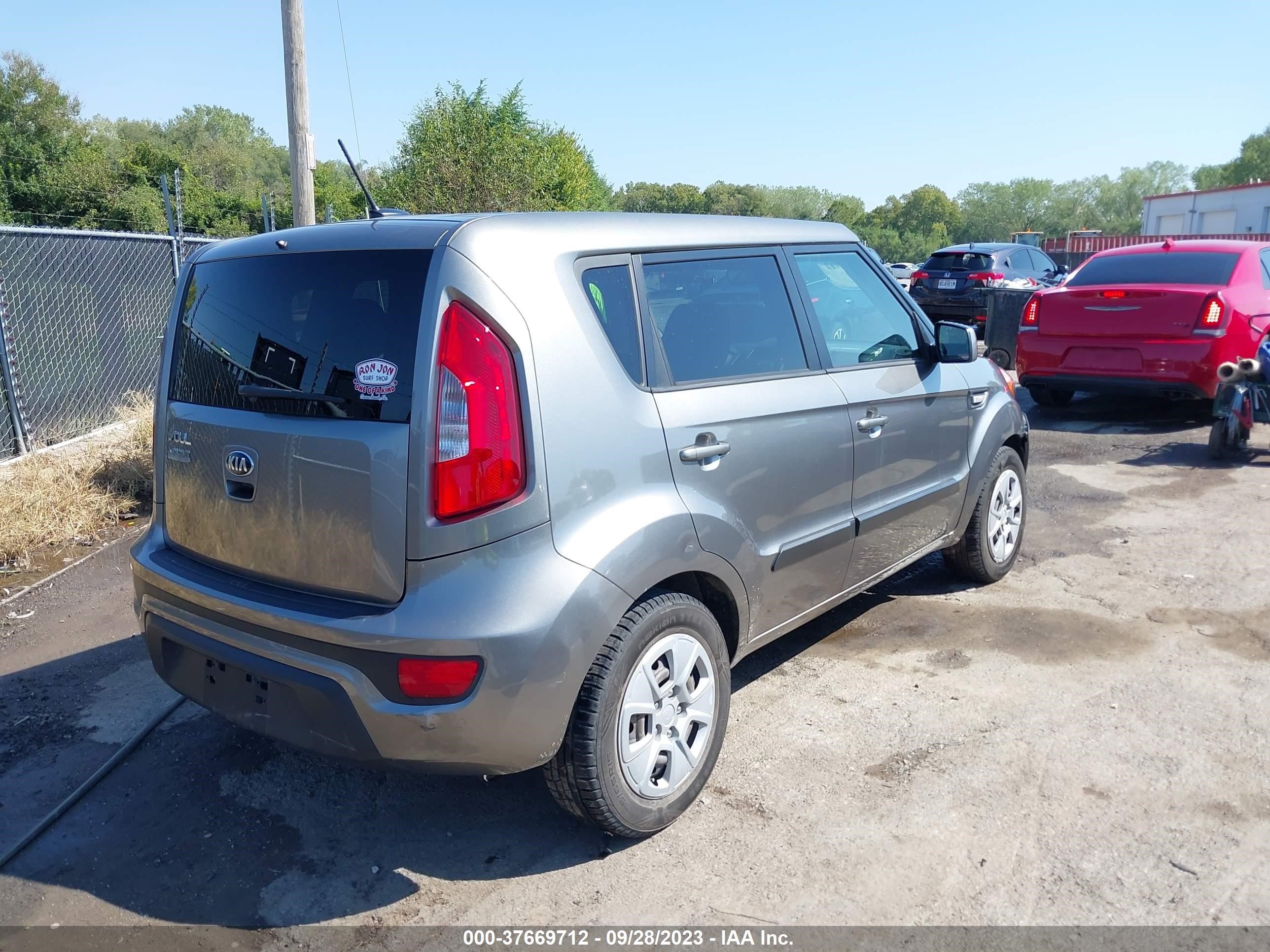 Photo 3 VIN: KNDJT2A54D7619750 - KIA SOUL 