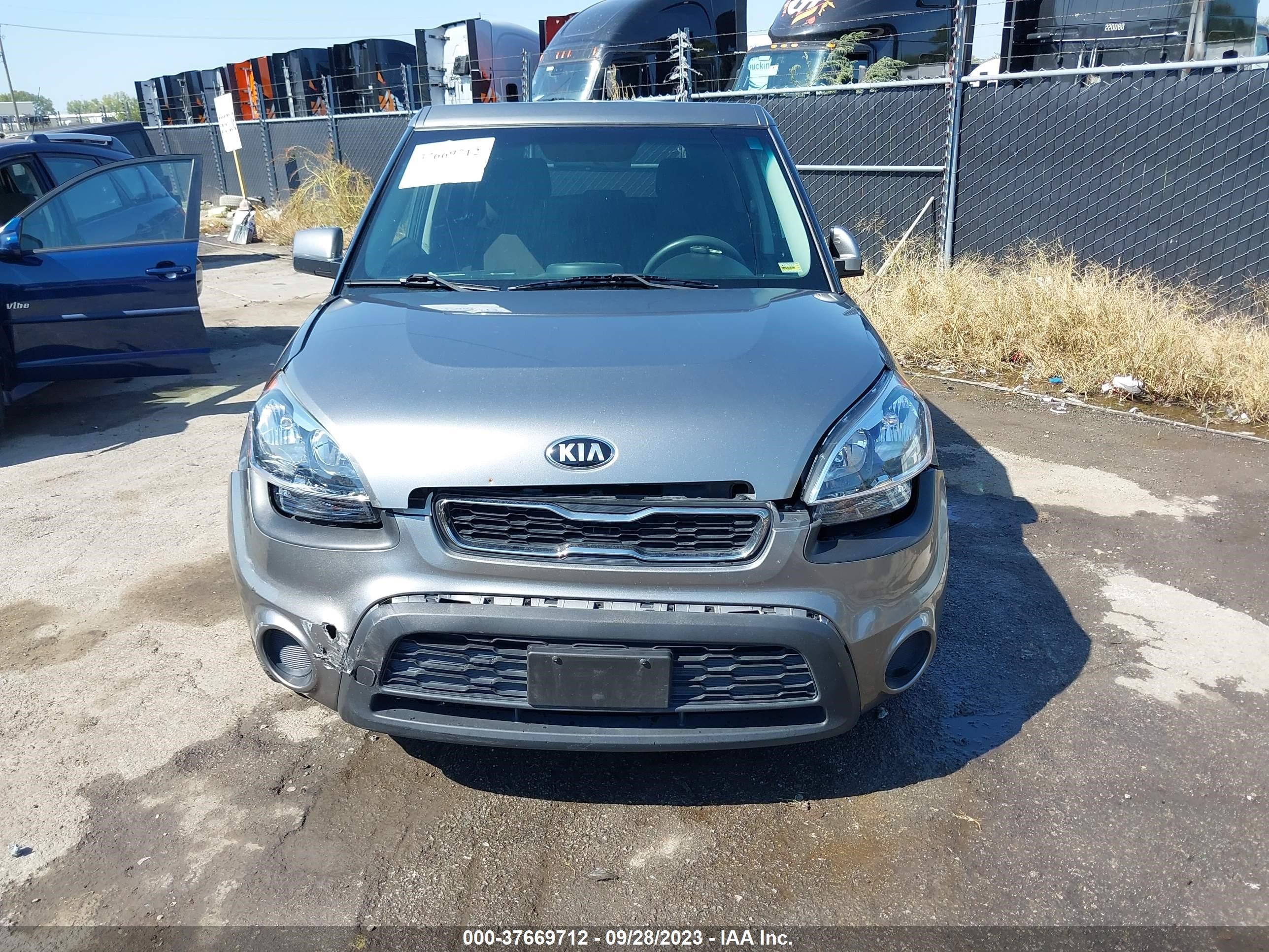 Photo 5 VIN: KNDJT2A54D7619750 - KIA SOUL 