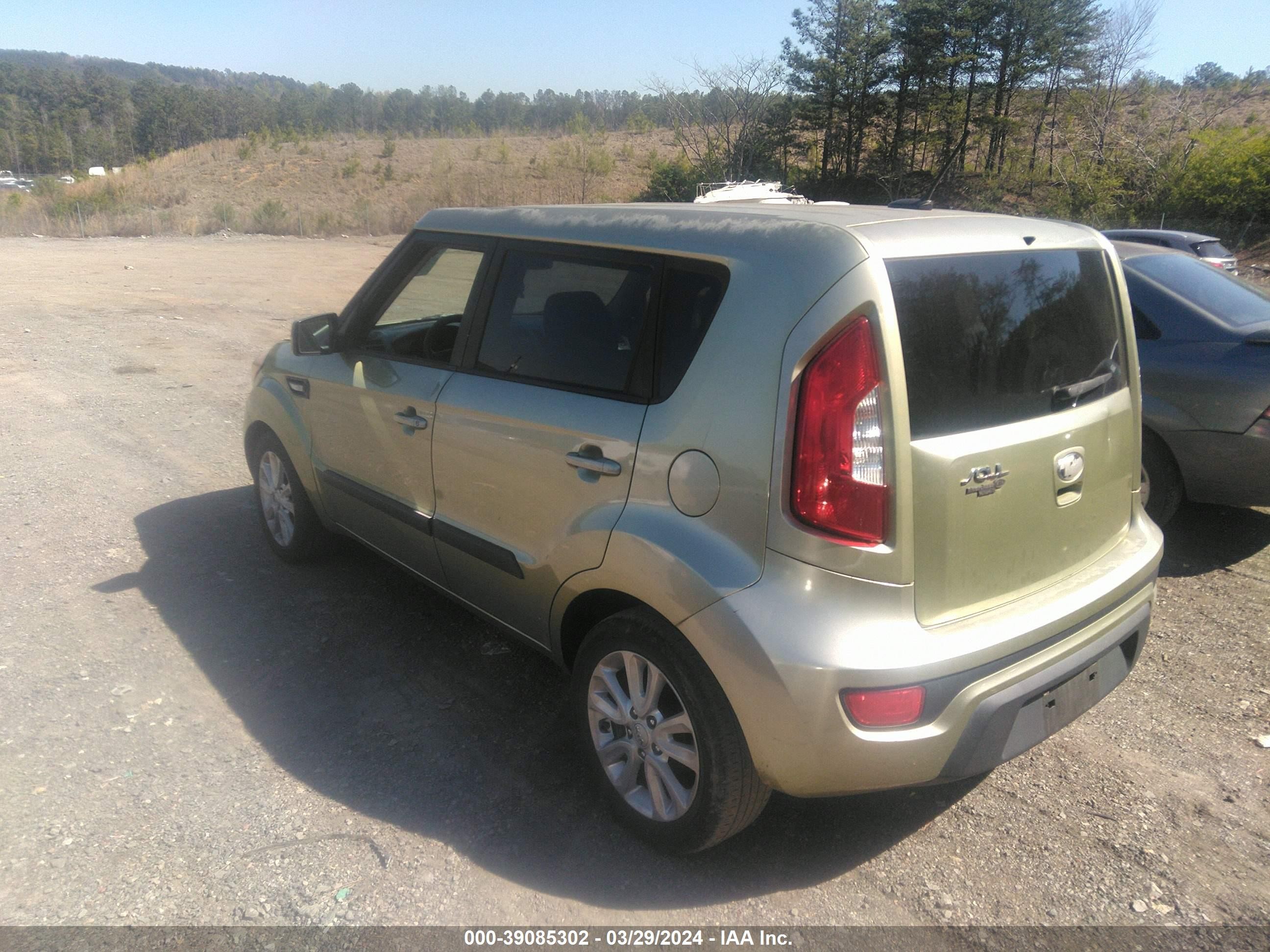 Photo 2 VIN: KNDJT2A55D7586029 - KIA SOUL 