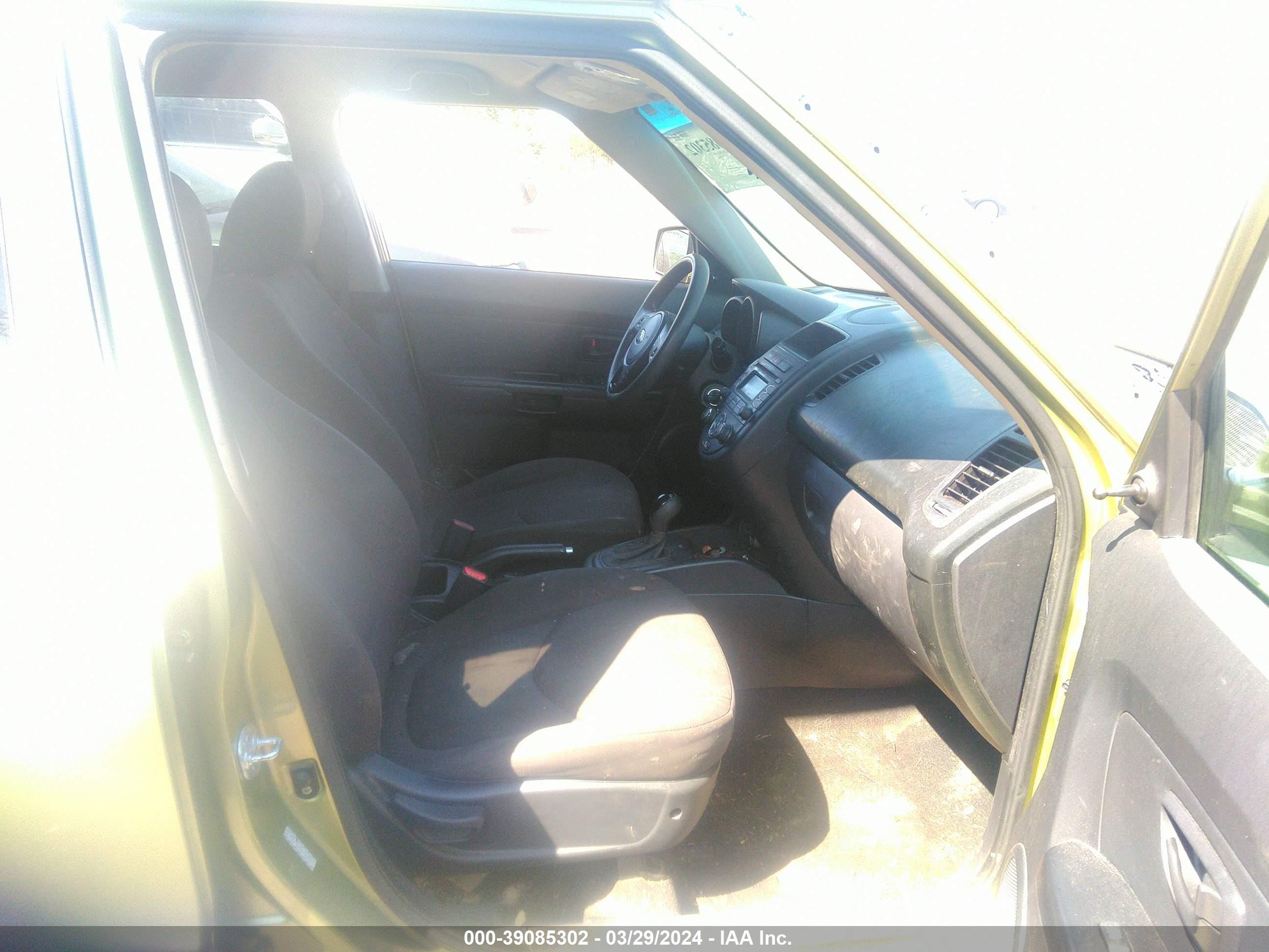 Photo 4 VIN: KNDJT2A55D7586029 - KIA SOUL 