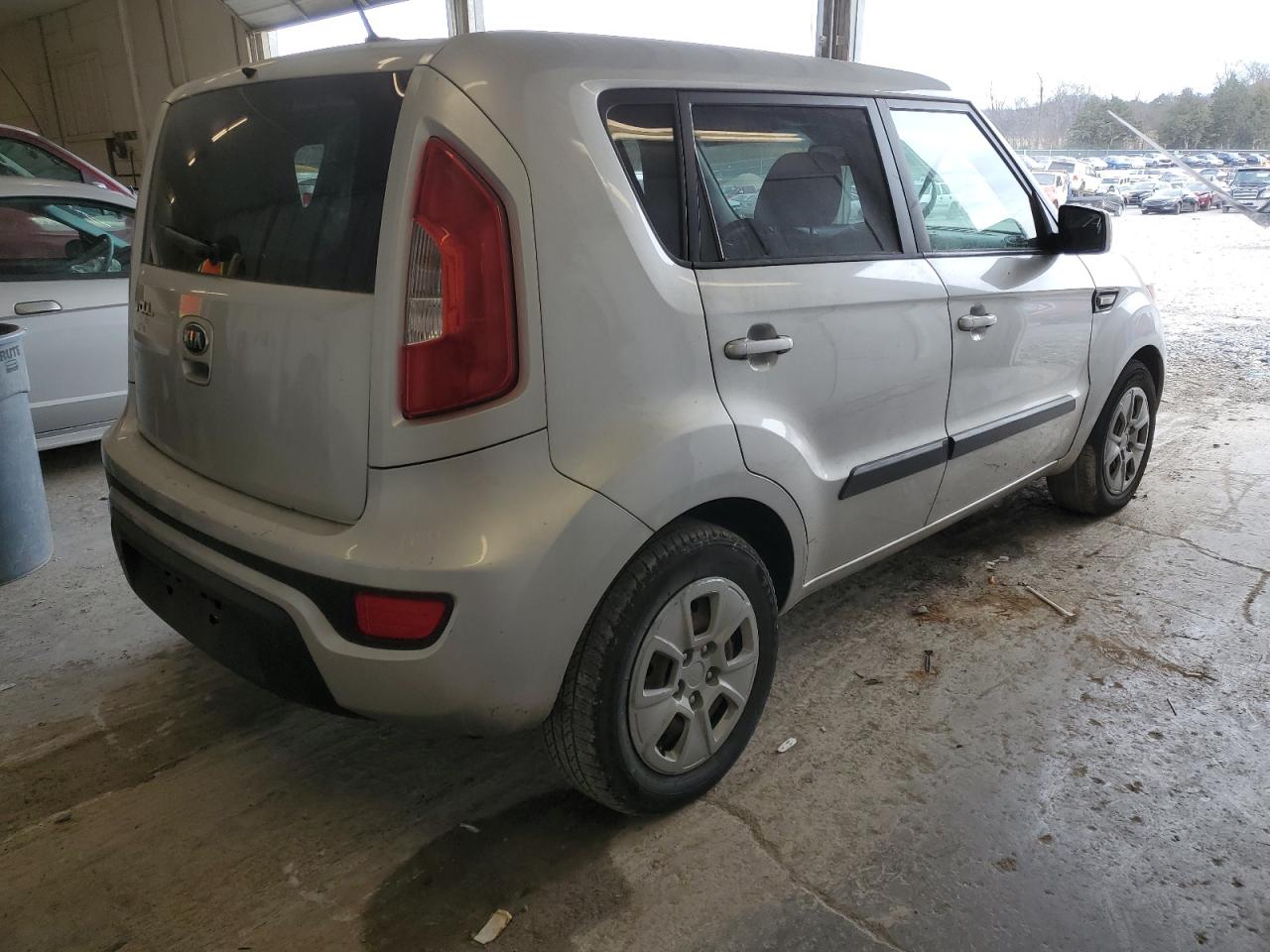 Photo 2 VIN: KNDJT2A55D7766417 - KIA SOUL 