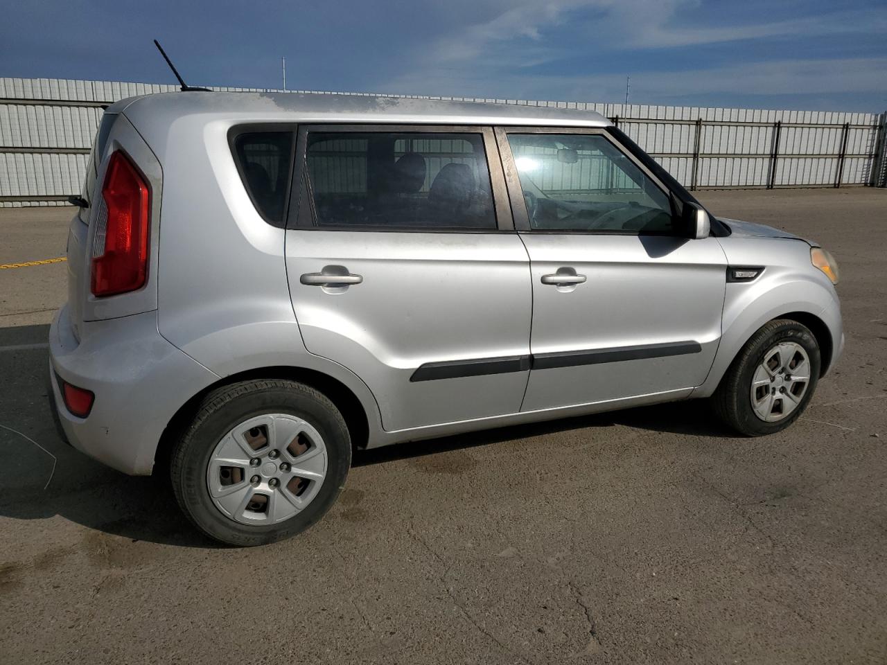 Photo 2 VIN: KNDJT2A56C7406295 - KIA SOUL 