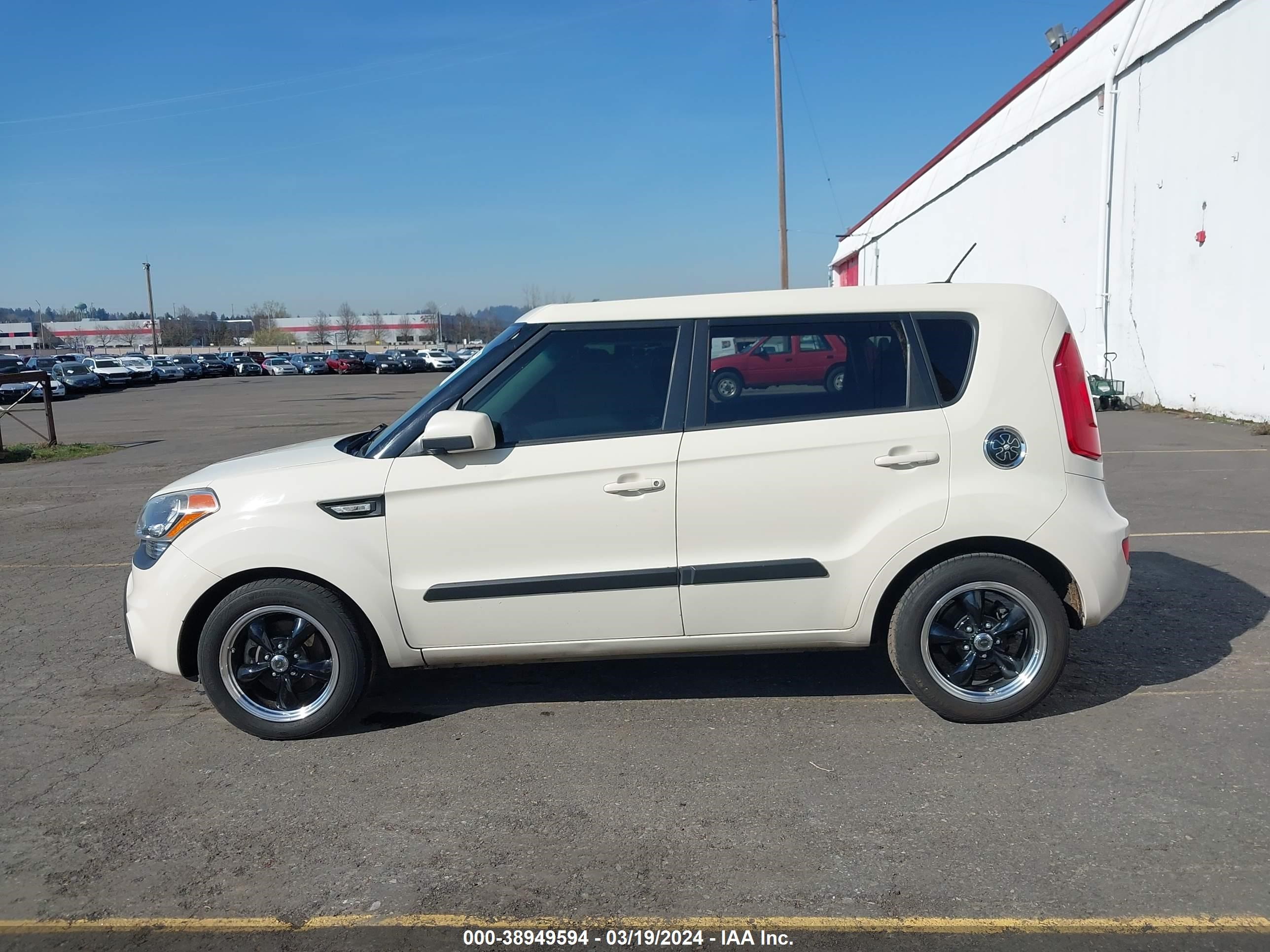 Photo 13 VIN: KNDJT2A56C7463158 - KIA SOUL 