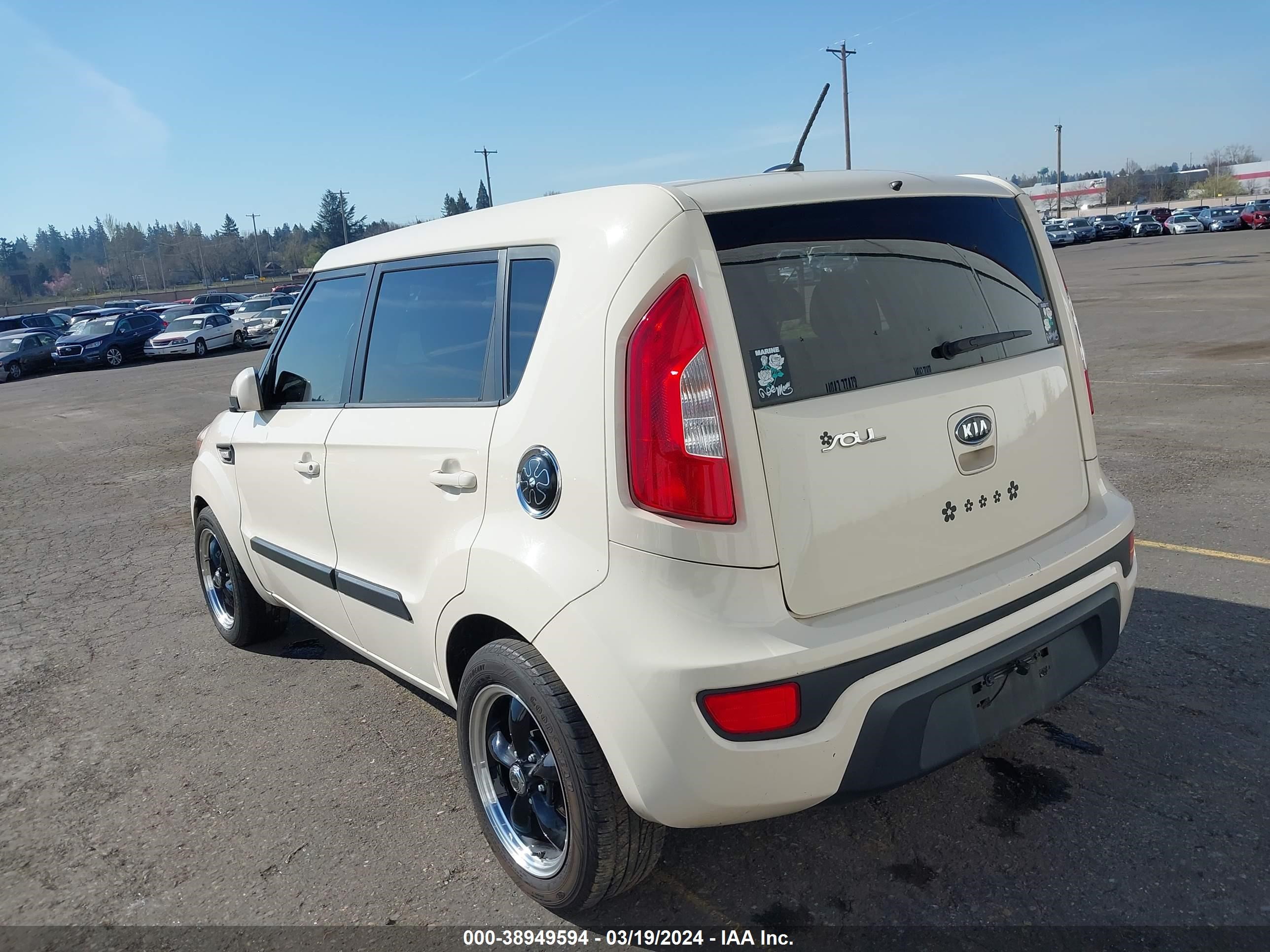 Photo 2 VIN: KNDJT2A56C7463158 - KIA SOUL 