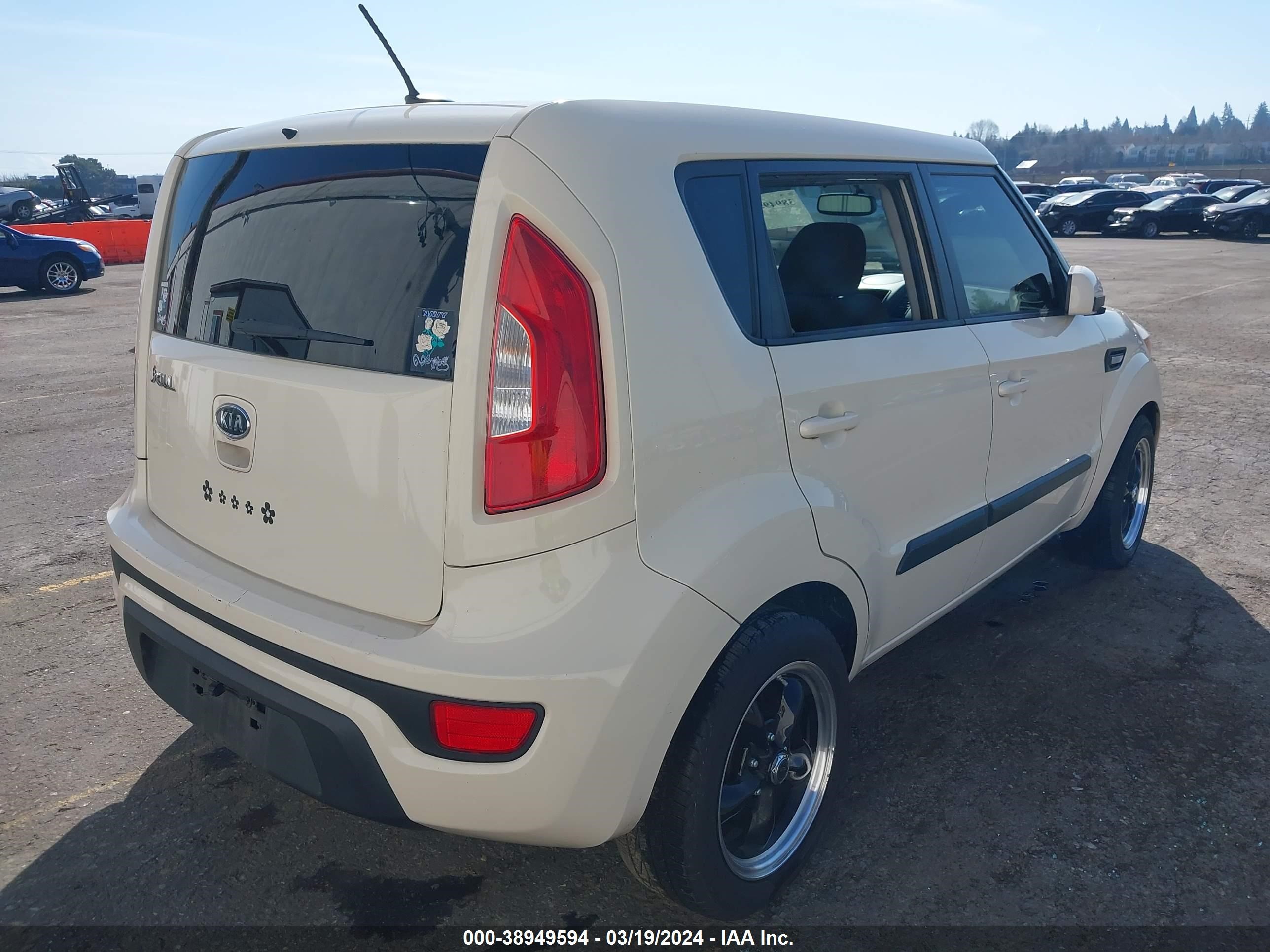 Photo 3 VIN: KNDJT2A56C7463158 - KIA SOUL 