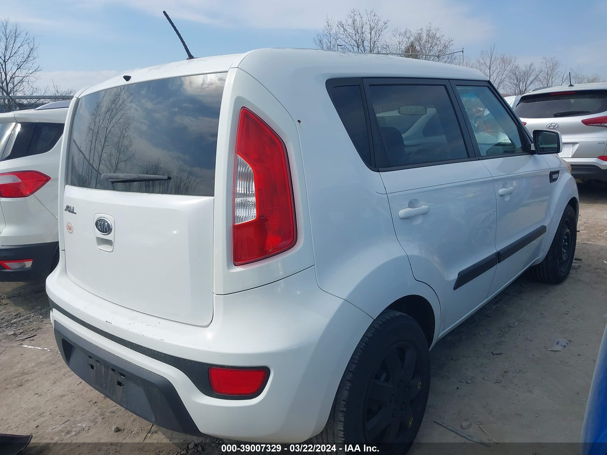 Photo 3 VIN: KNDJT2A56C7469767 - KIA SOUL 