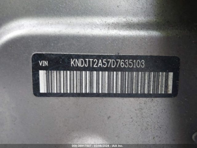 Photo 8 VIN: KNDJT2A57D7635103 - KIA SOUL 